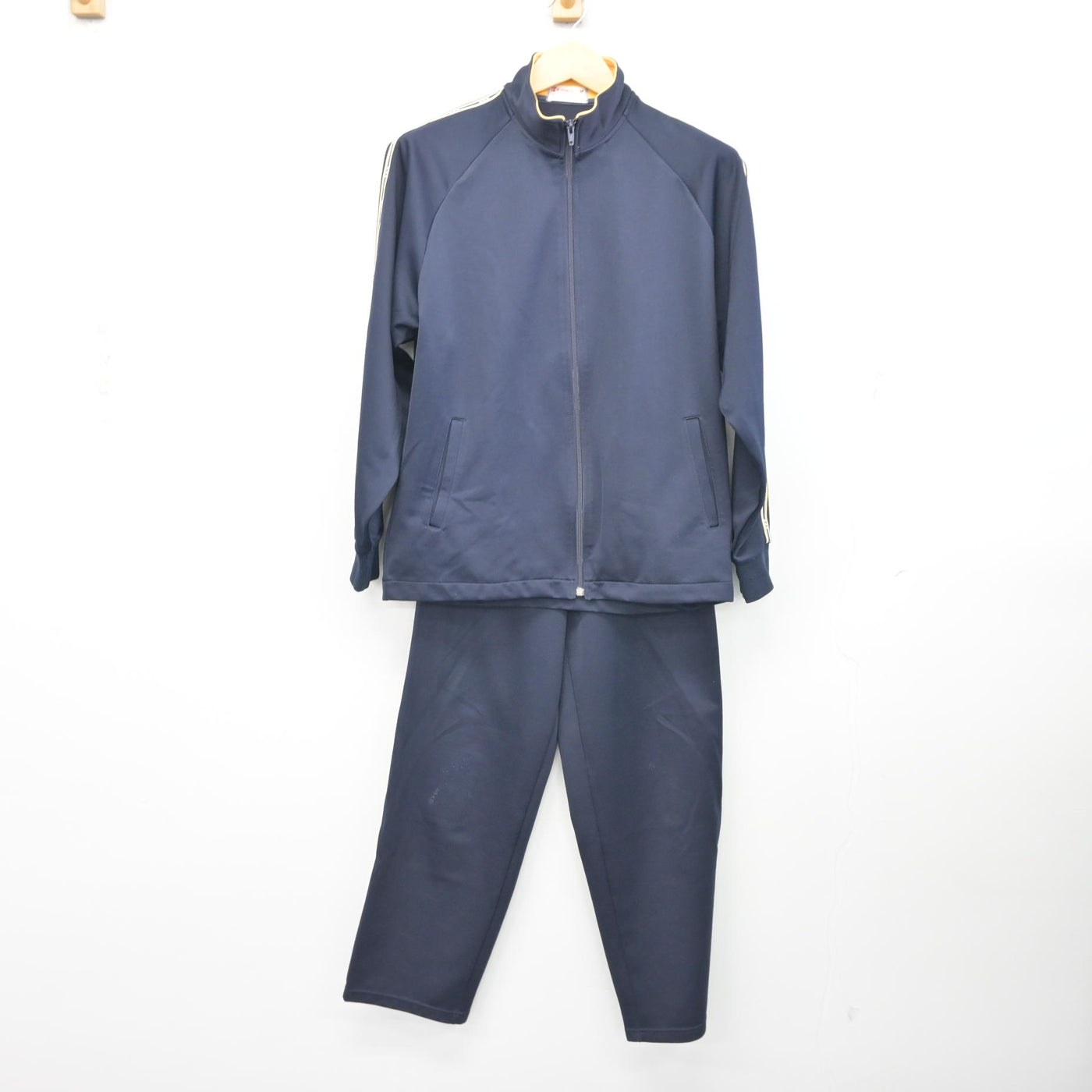 【中古】北海道 札幌中学校 女子制服 2点 (ジャージ 上・ジャージ 下) sf101155