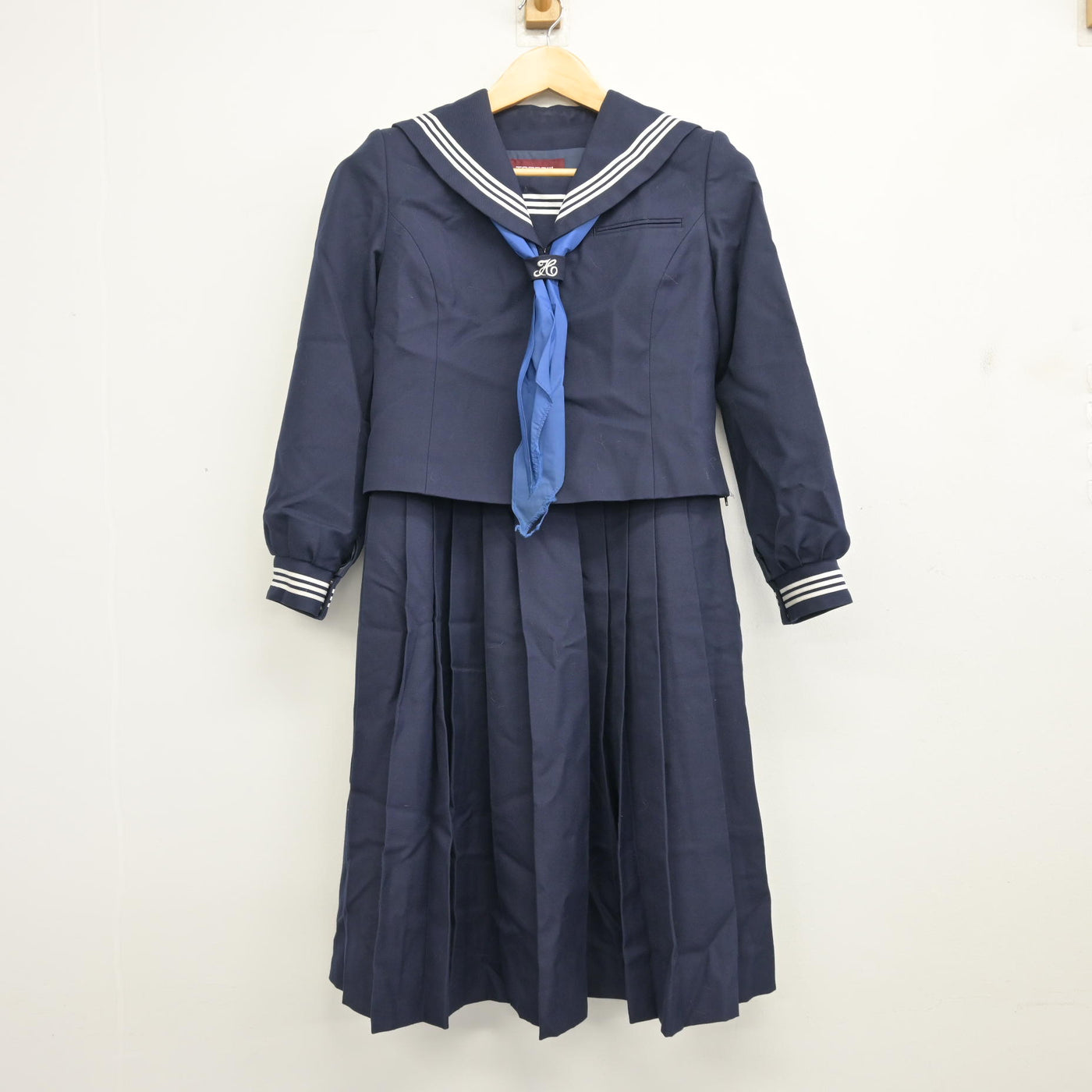 【中古】茨城県 ひたちなか市立美乃浜学園 女子制服 3点 (セーラー服・ジャンパースカート) sf101166