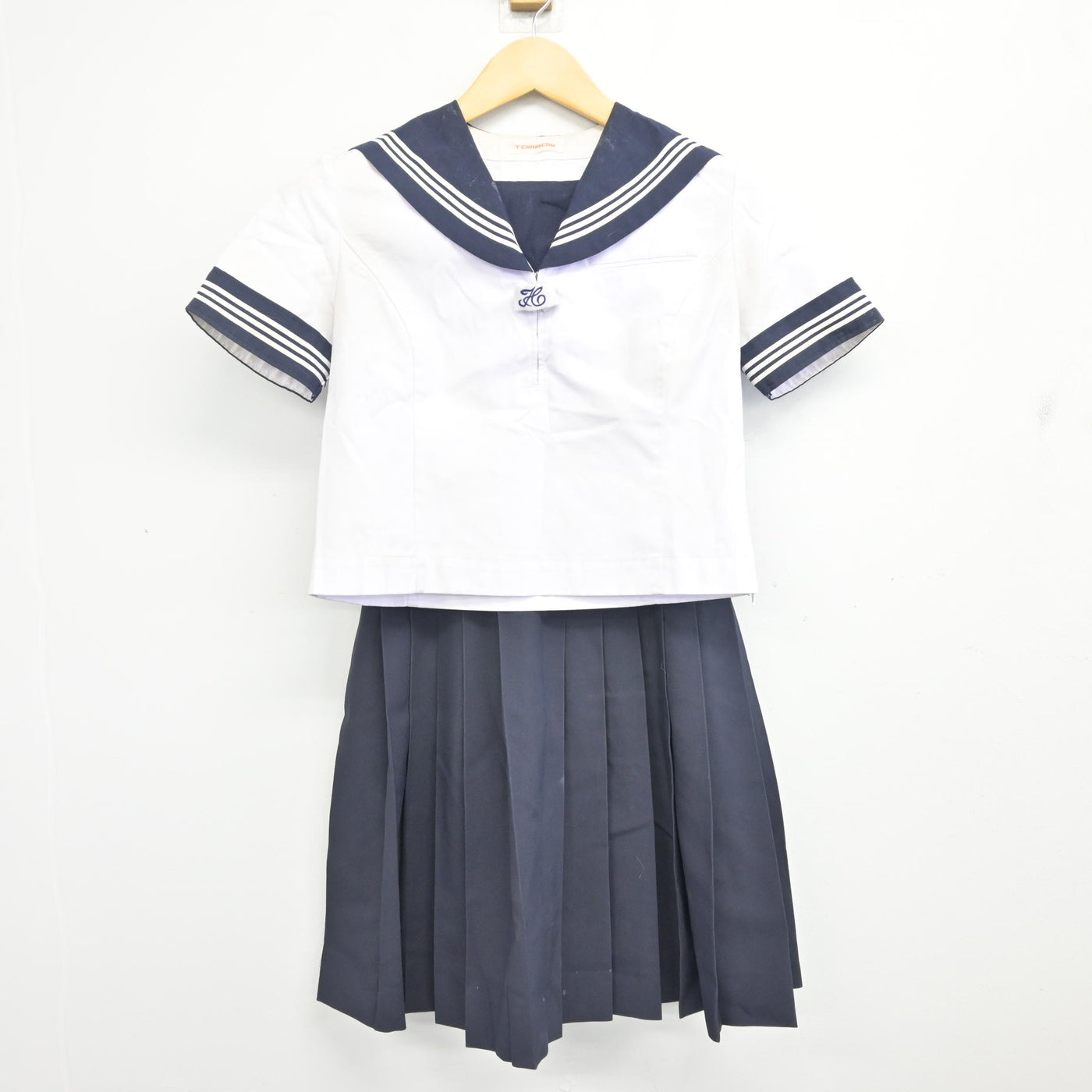 【中古】茨城県 ひたちなか市立美乃浜学園 女子制服 3点 (セーラー服・スカート) sf101167