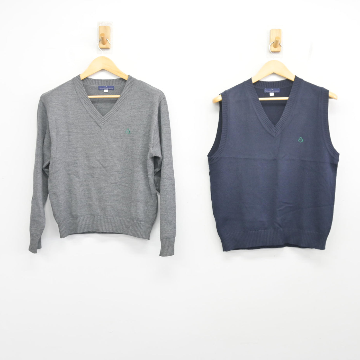 【中古】大阪府 牧野高等学校 女子制服 2点 (ニット・ニットベスト) sf101185