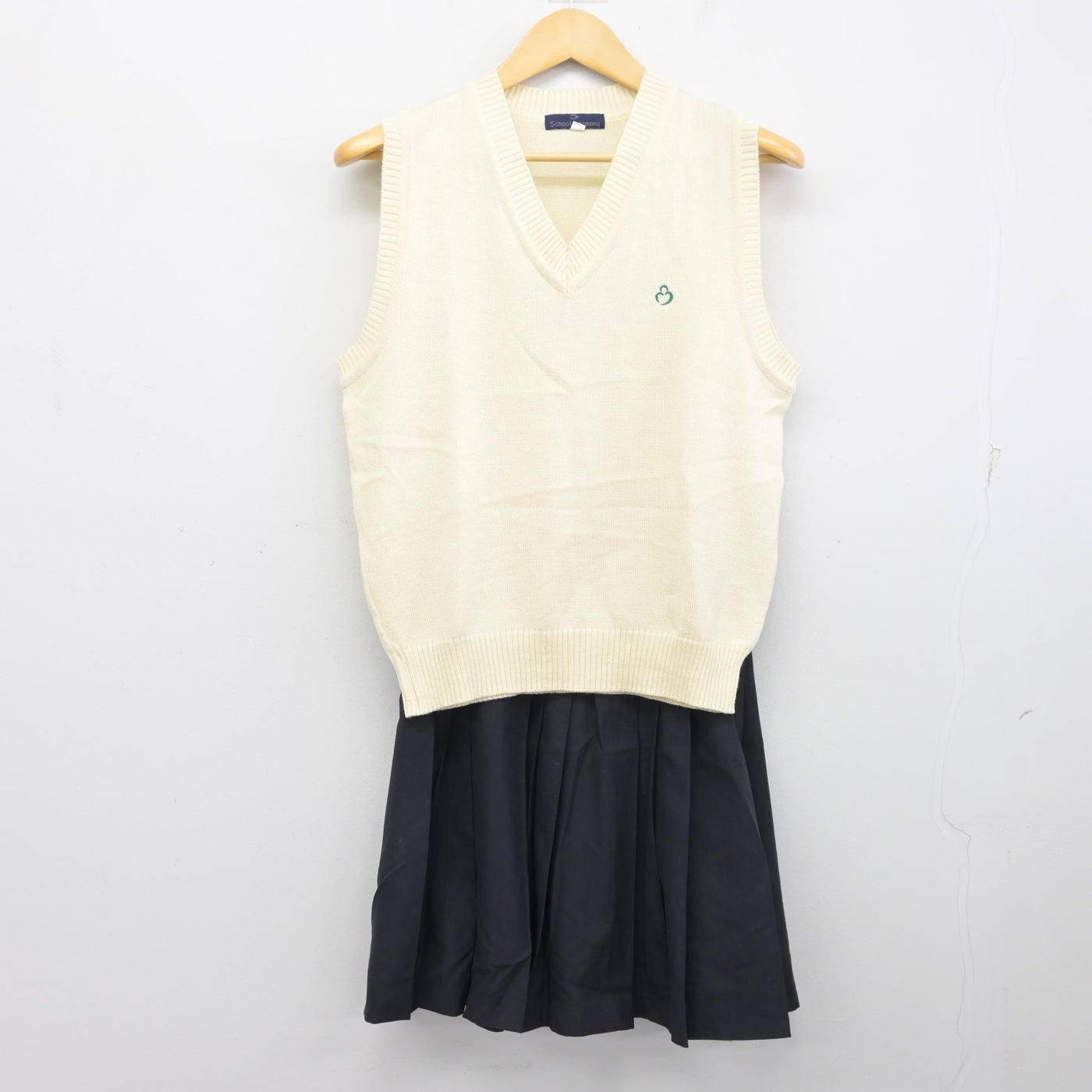 【中古】大阪府 牧野高等学校 女子制服 2点 (ニットベスト・スカート) sf101186