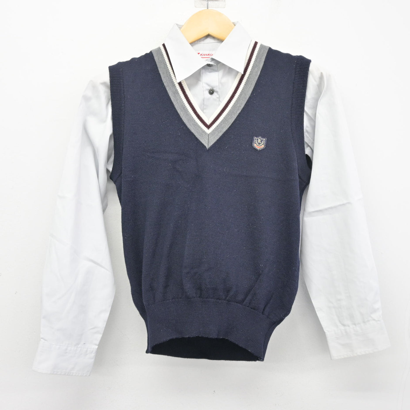 【中古】愛媛県 川之石高等学校 女子制服 2点 (ニットベスト・シャツ) sf101193