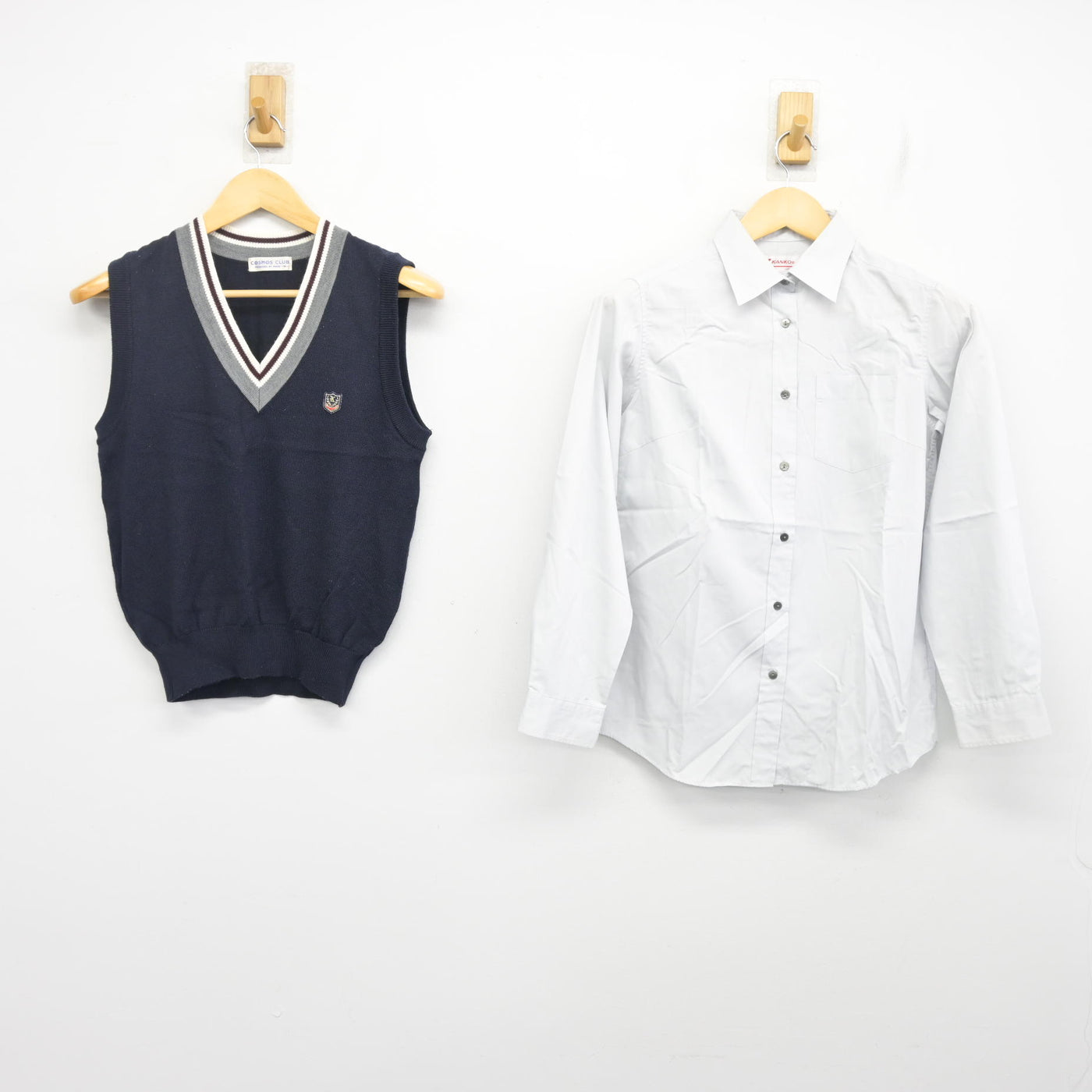 【中古】愛媛県 川之石高等学校 女子制服 2点 (ニットベスト・シャツ) sf101193