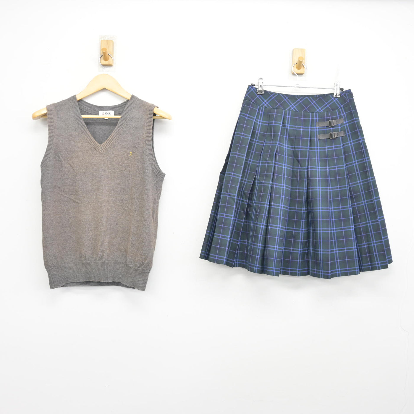 【中古】東京都 東村山第五中学校 女子制服 2点 (ニットベスト・スカート) sf101197