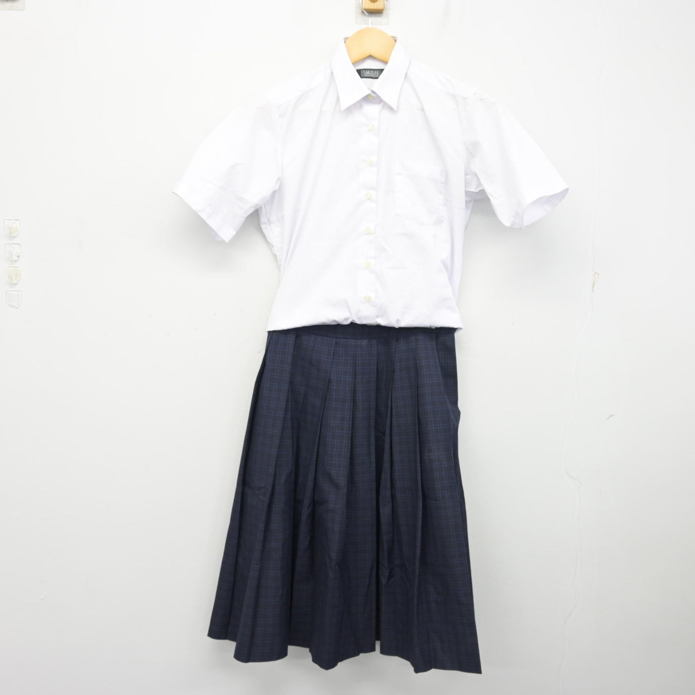 【中古】福岡県 福岡市内中学標準服 女子制服 2点 (シャツ・スカート) sf101225
