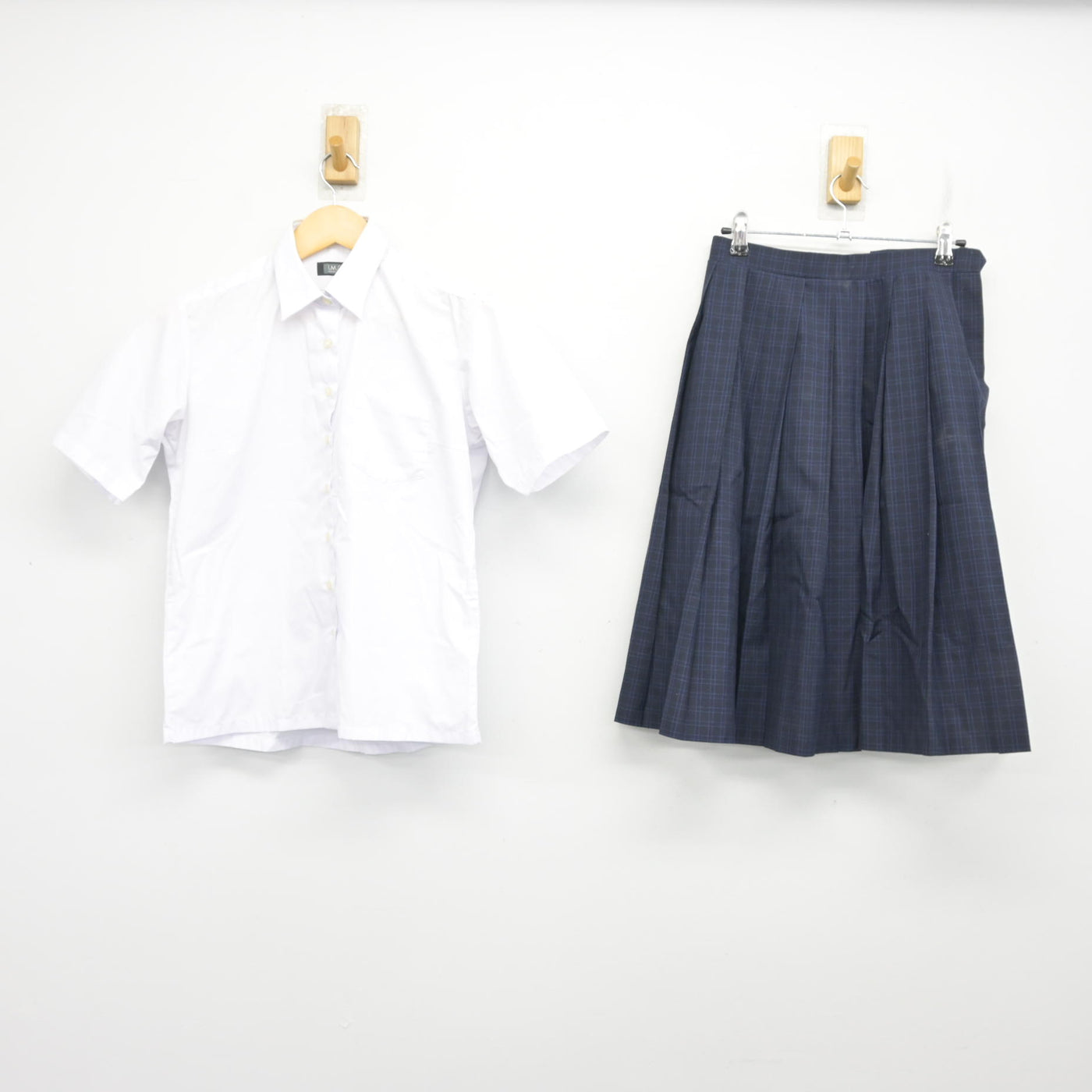 【中古】福岡県 福岡市内中学標準服 女子制服 2点 (シャツ・スカート) sf101225