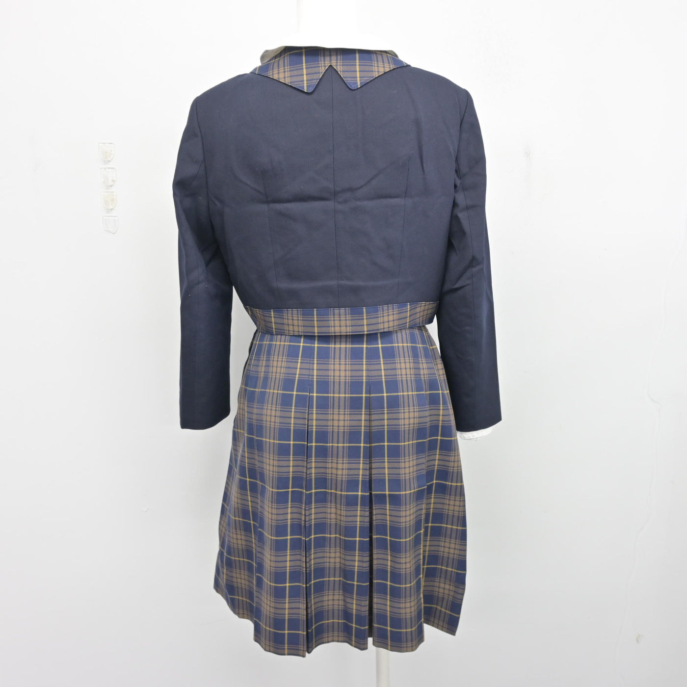 【中古】福岡県 福岡女子高等学校 女子制服 4点 (ブレザー・ニット・シャツ・スカート) sf101229