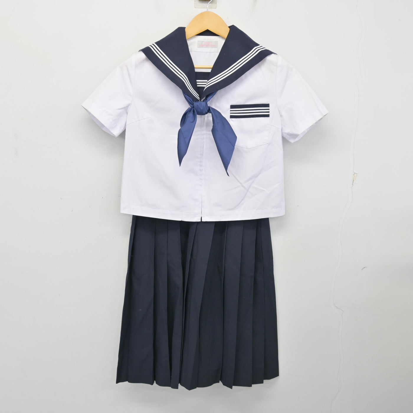 【中古】富山県 滑川中学校 女子制服 3点 (セーラー服・スカート) sf101402