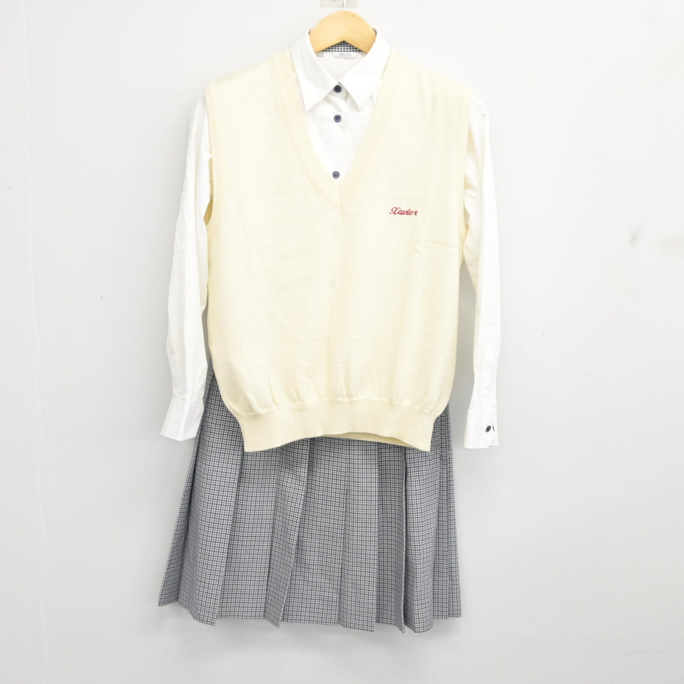 【中古】山口県 サビエル高等学校 女子制服 3点 (ニットベスト・シャツ・スカート) sf101413