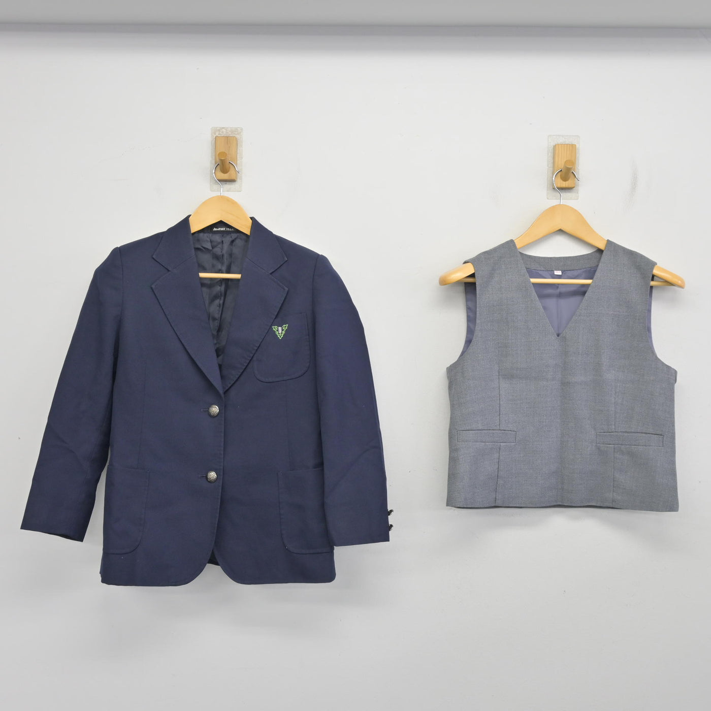 【中古】埼玉県 加治中学校 女子制服 3点 (ブレザー・ベスト・スカート) sf101414