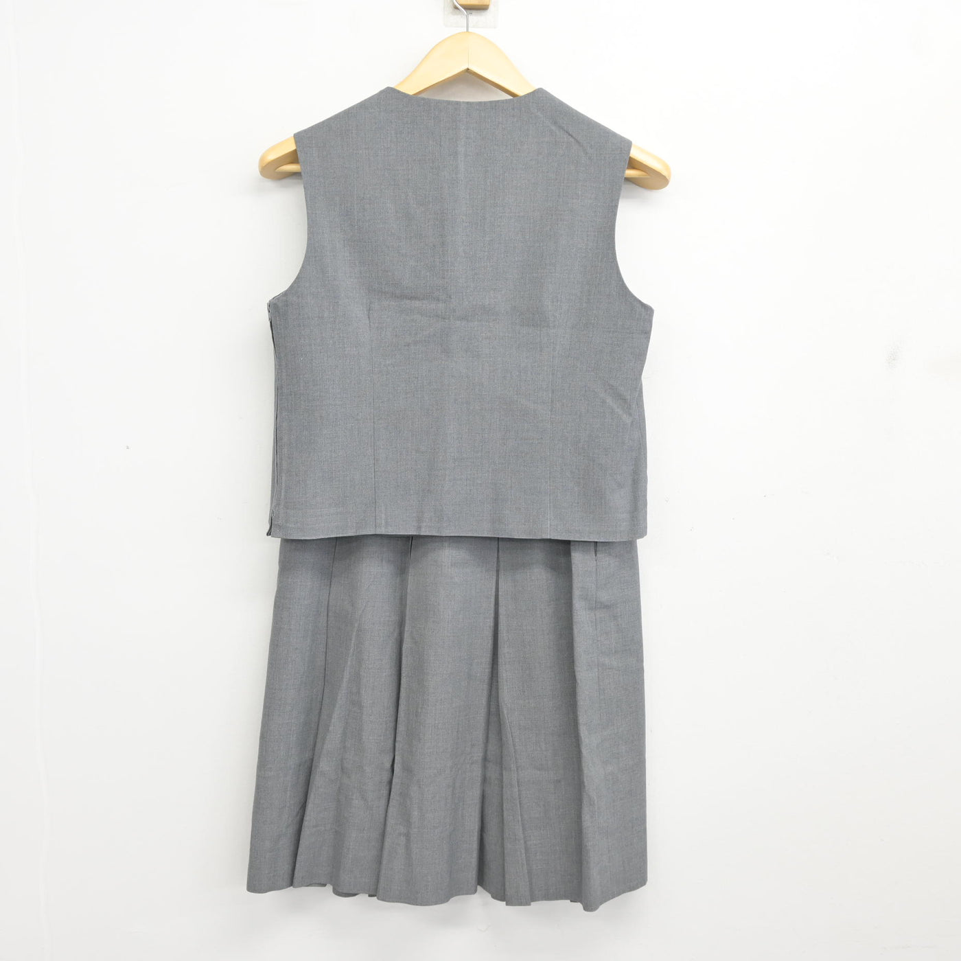 【中古】埼玉県 加治中学校 女子制服 2点 (ベスト・スカート) sf101415