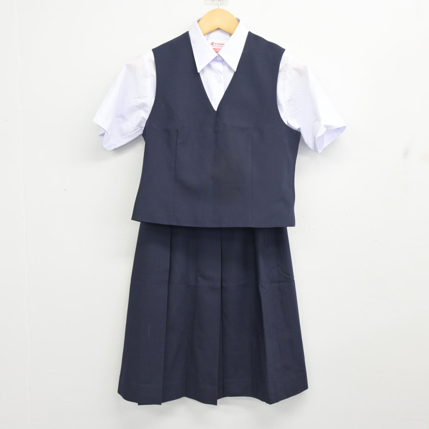 【中古】東京都 江戸川区南葛西中学校/旧制服 女子制服 3点 (ベスト・シャツ・スカート) sf101423