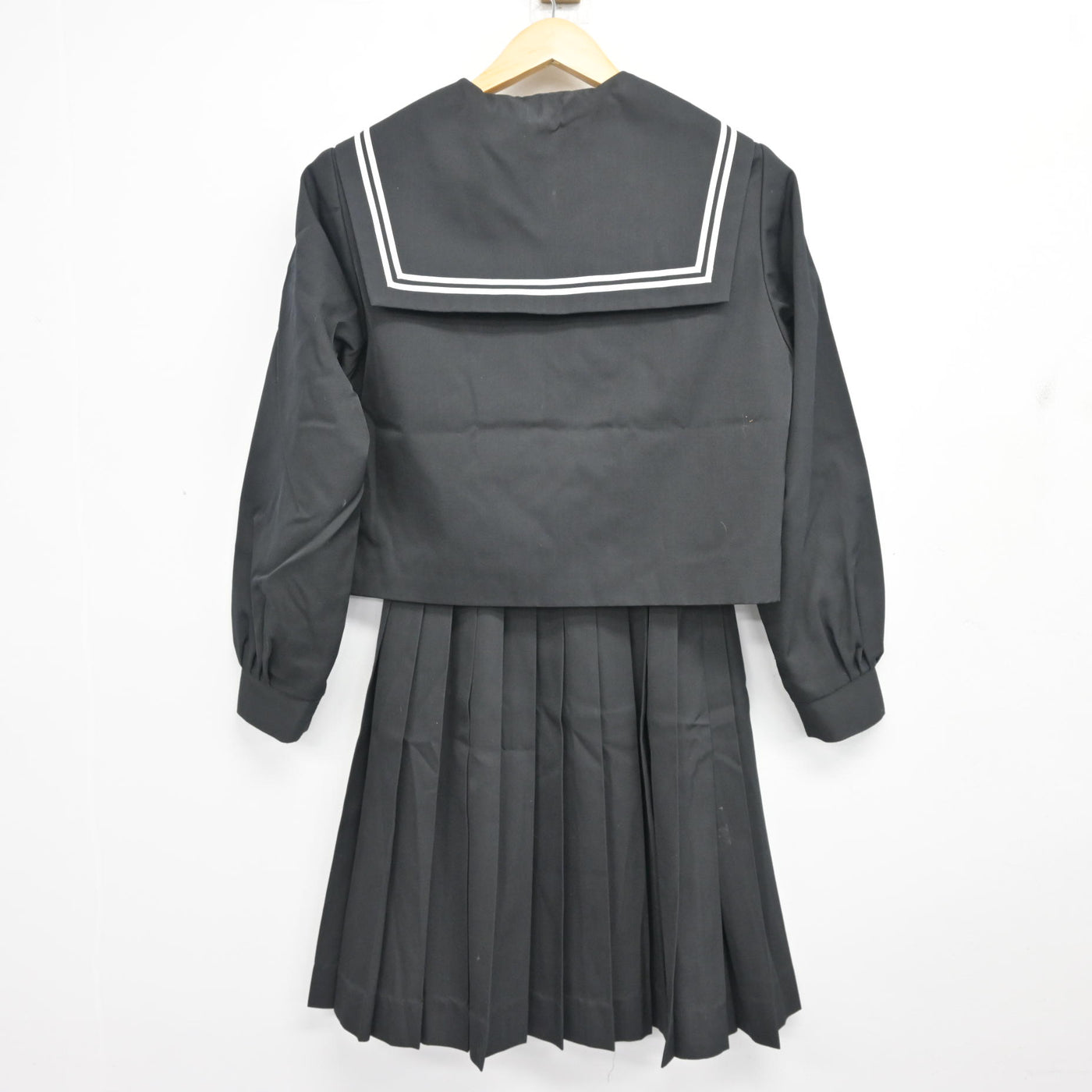 【中古】愛知県 東海中学校 女子制服 2点 (セーラー服・スカート) sf101451