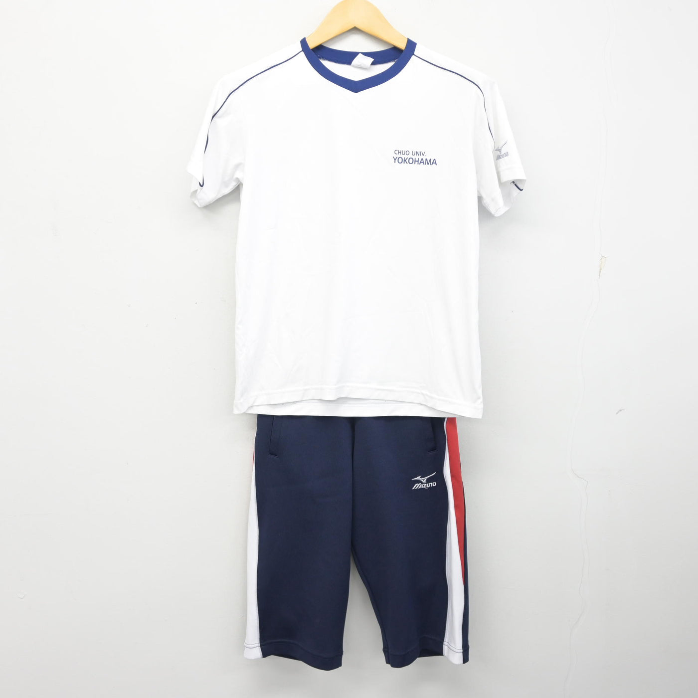 【中古】神奈川県 中央大学附属横浜高等学校 女子制服 2点 (体操服 上・体操服 下) sf101487