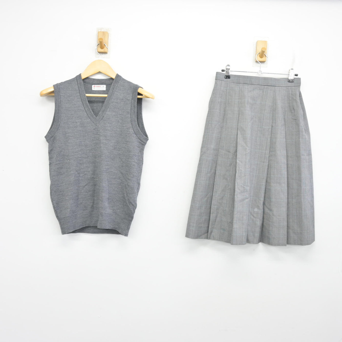 【中古】宮城県 日吉台中学校 女子制服 2点 (ニットベスト・スカート) sf101515