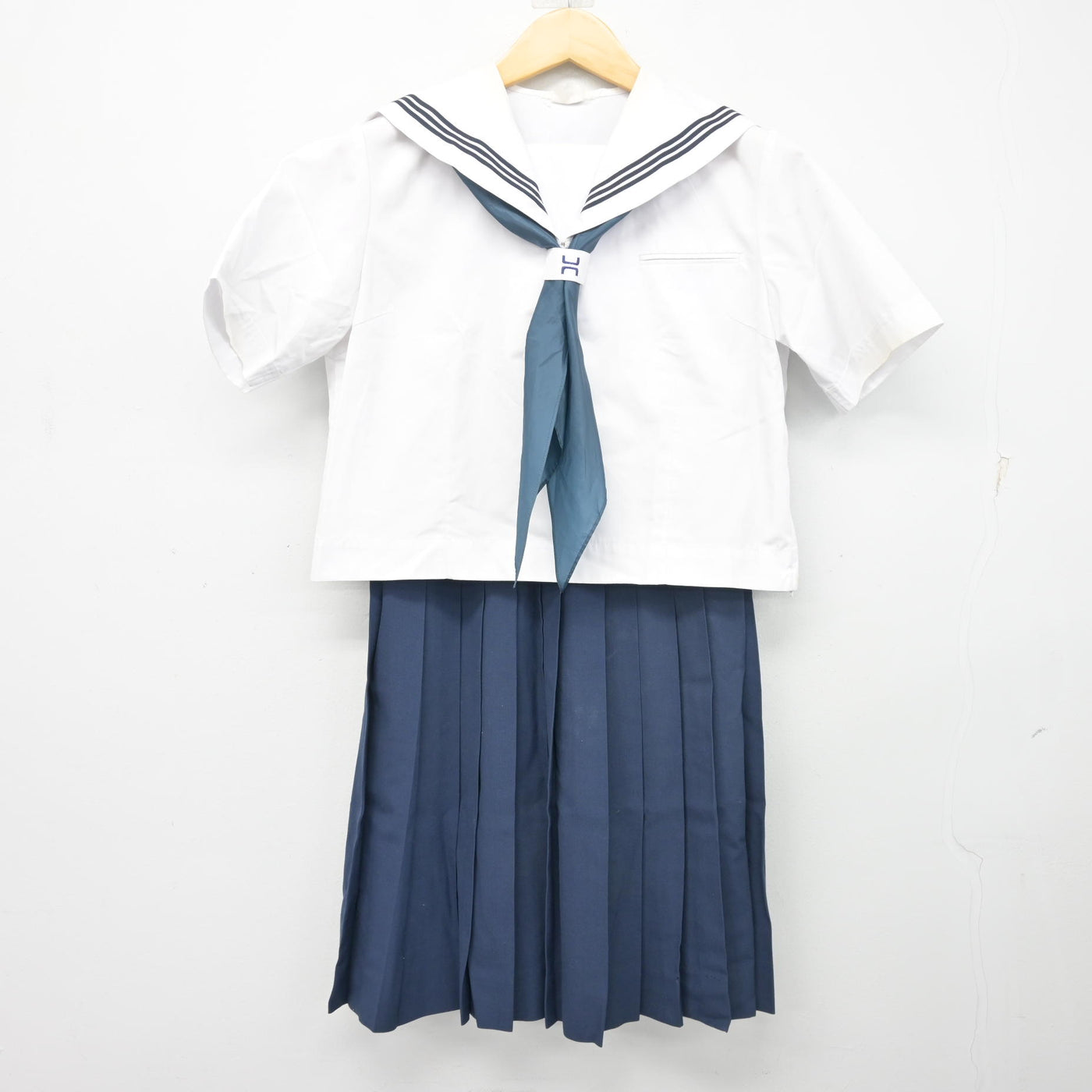 【中古】茨城県 伊奈東中学校 女子制服 4点 (セーラー服・スカート) sf101519