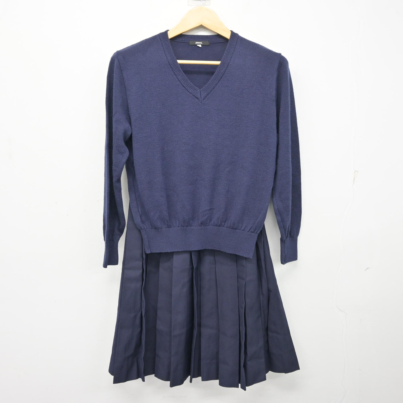 【中古】東京都 学習院女子高等科 女子制服 2点 (ニット・スカート) sf101528