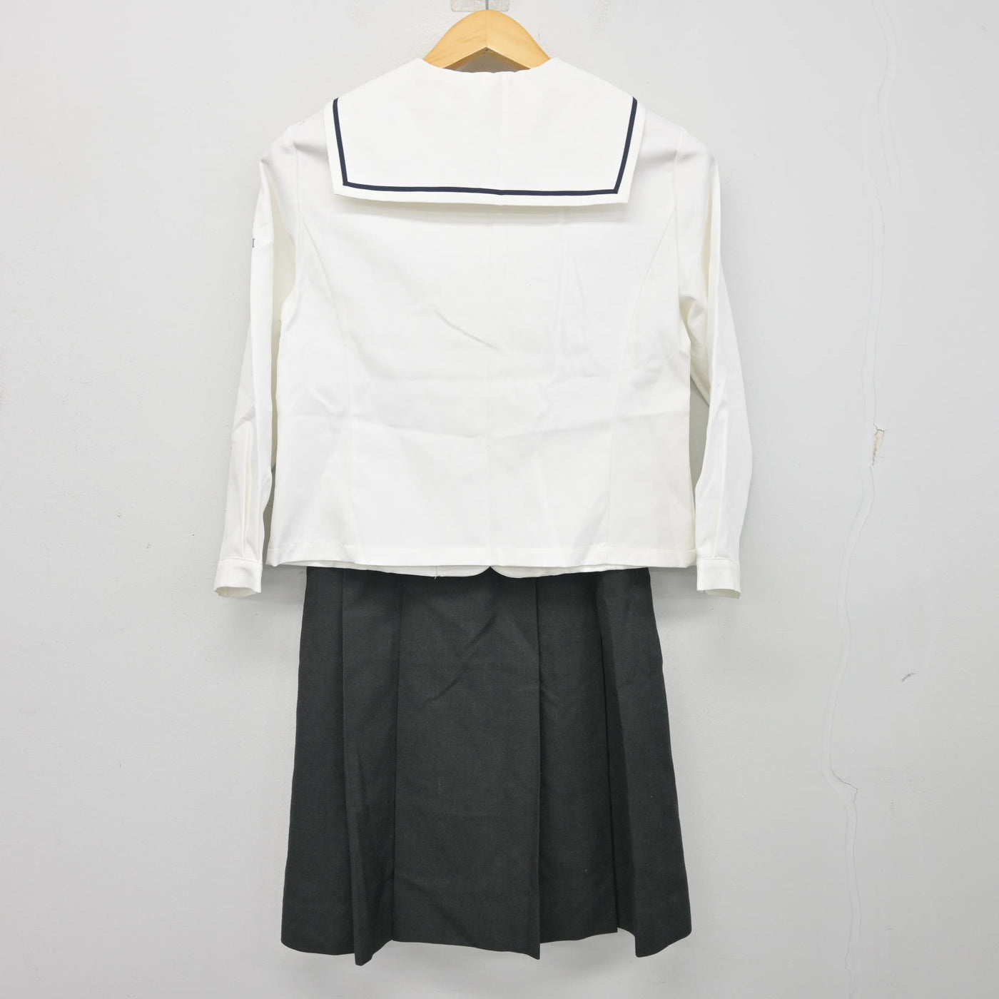 【中古】大分県 明豊高等学校 女子制服 2点 (セーラー服・スカート) sf101534
