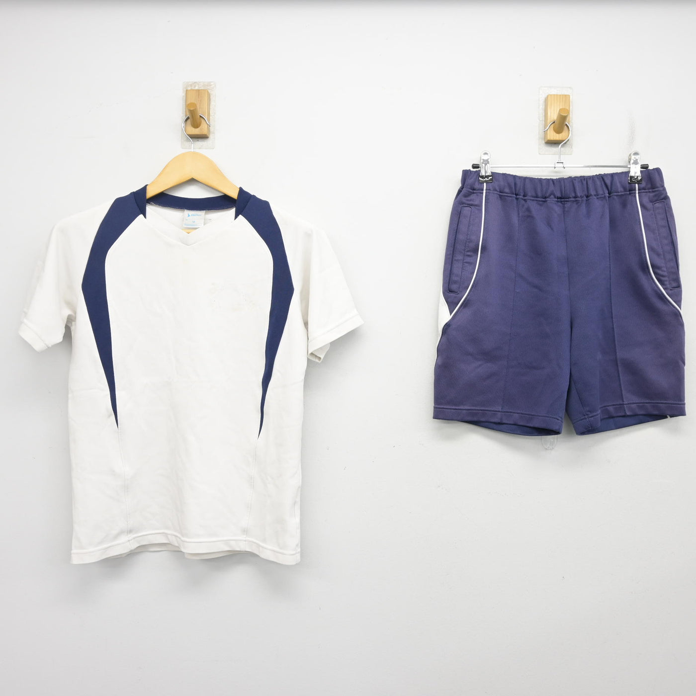 【中古】千葉県 鎌ケ谷市立第二中学校 女子制服 2点 (体操服 上・体操服 下) sf101555