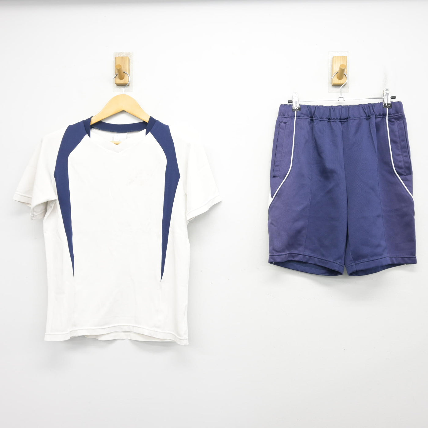 【中古】千葉県 鎌ケ谷市立第二中学校 女子制服 2点 (体操服 上・体操服 下) sf101556