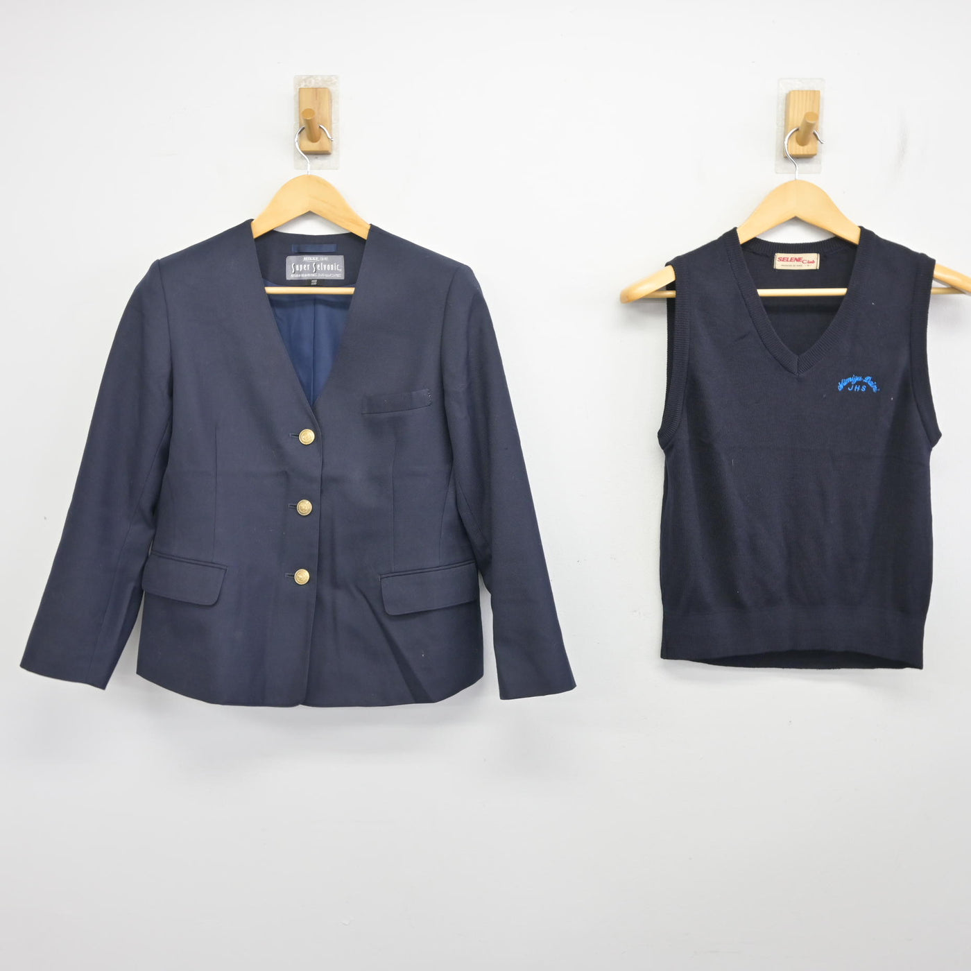 【中古】静岡県 清水第二中学校 女子制服 3点 (ブレザー・ニットベスト・スカート) sf101590