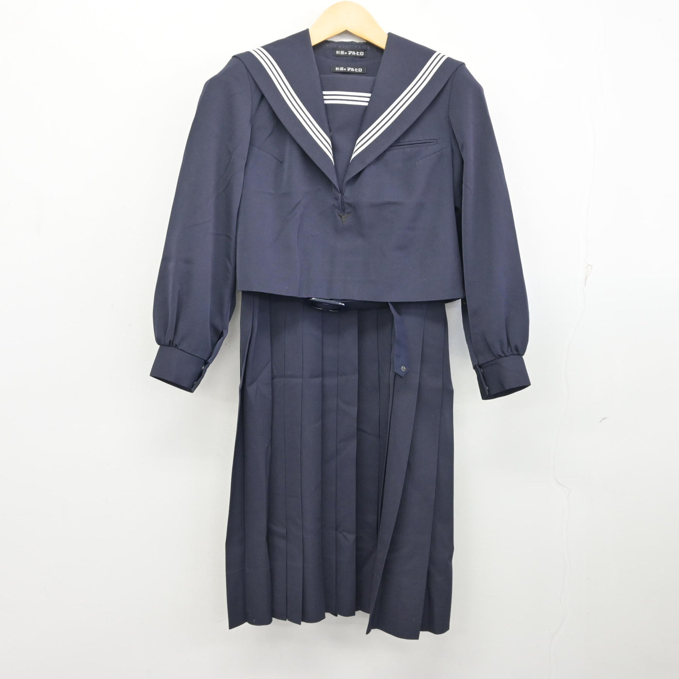 【中古】福岡県 大原中学校 女子制服 2点 (セーラー服・ジャンパースカート) sf101610