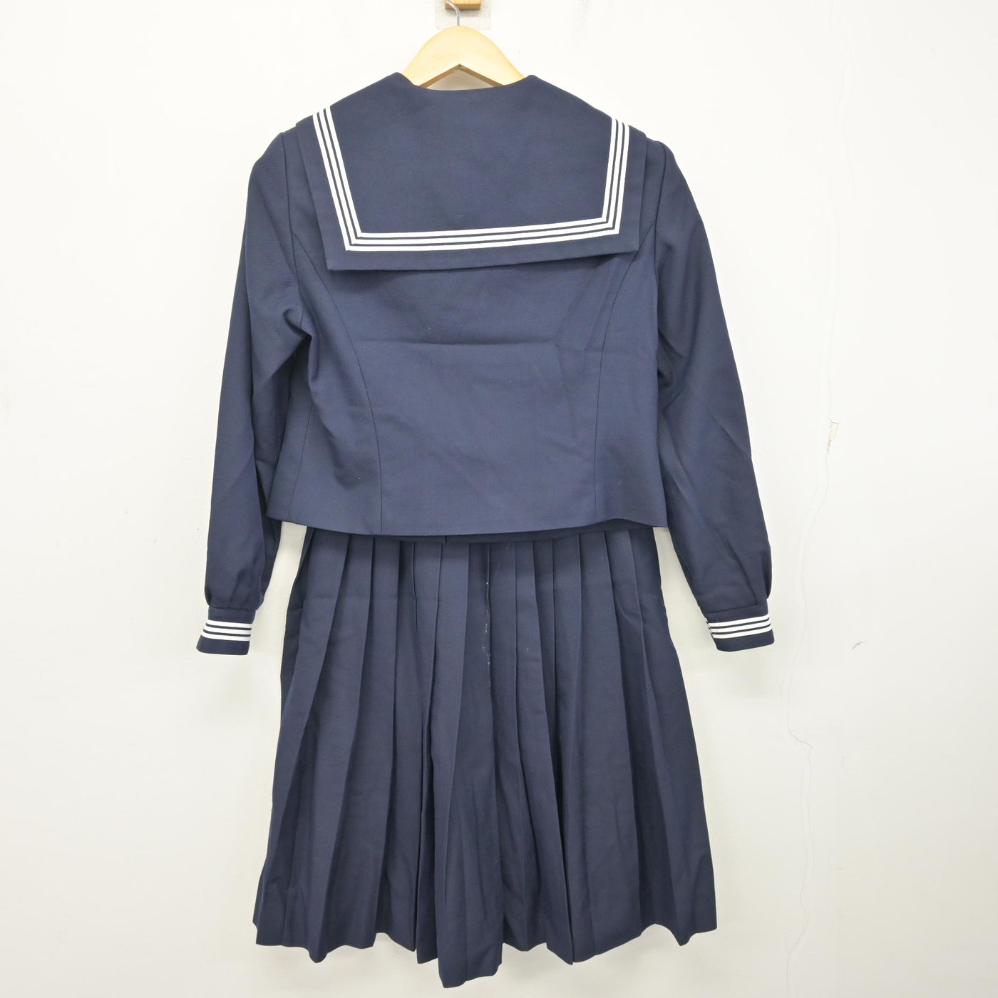 【中古】静岡県 周南中学校 女子制服 2点 (セーラー服・スカート) sf101665