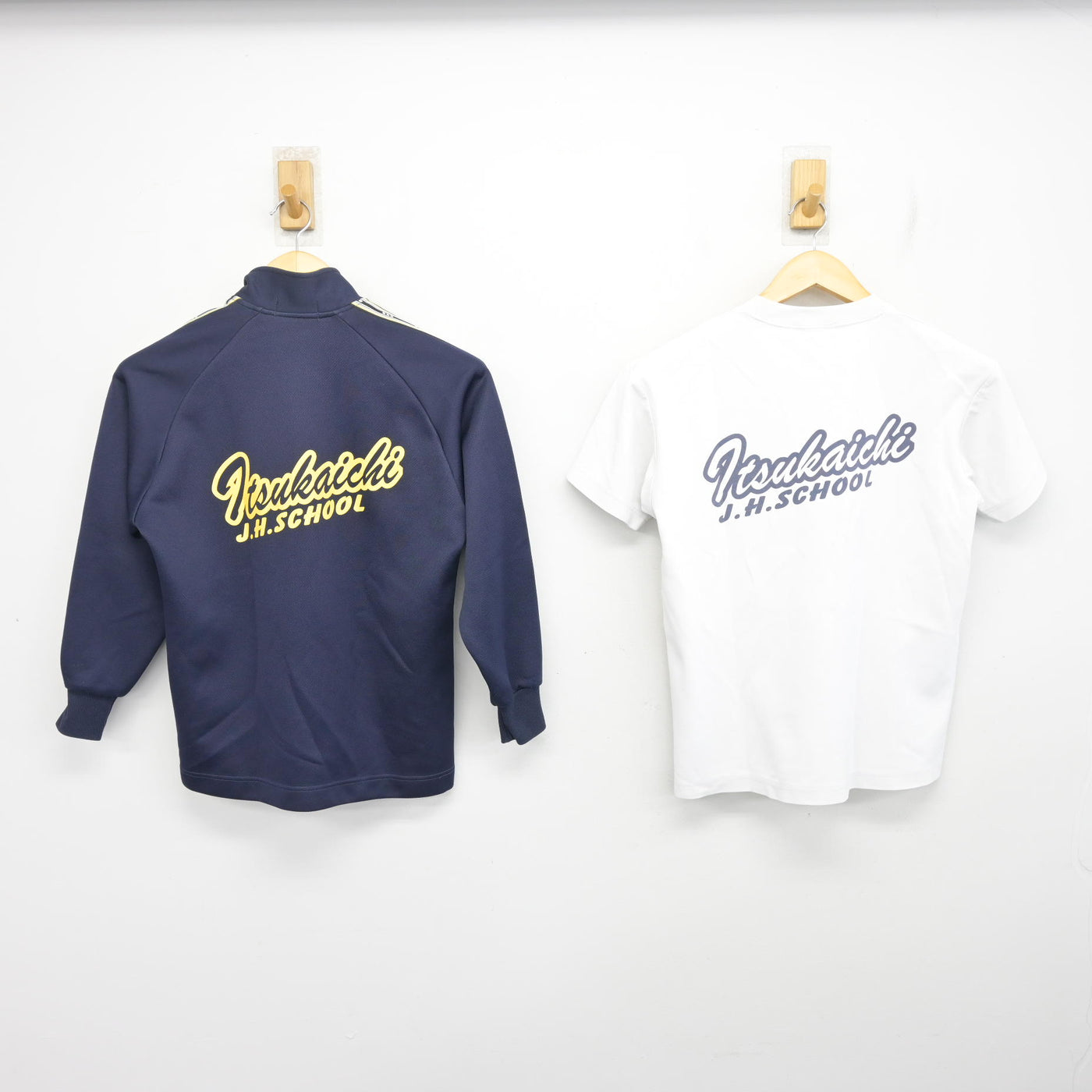 【中古】広島県 五日市中学校 女子制服 3点 (ジャージ 上・体操服 上・ジャージ 下) sf101735