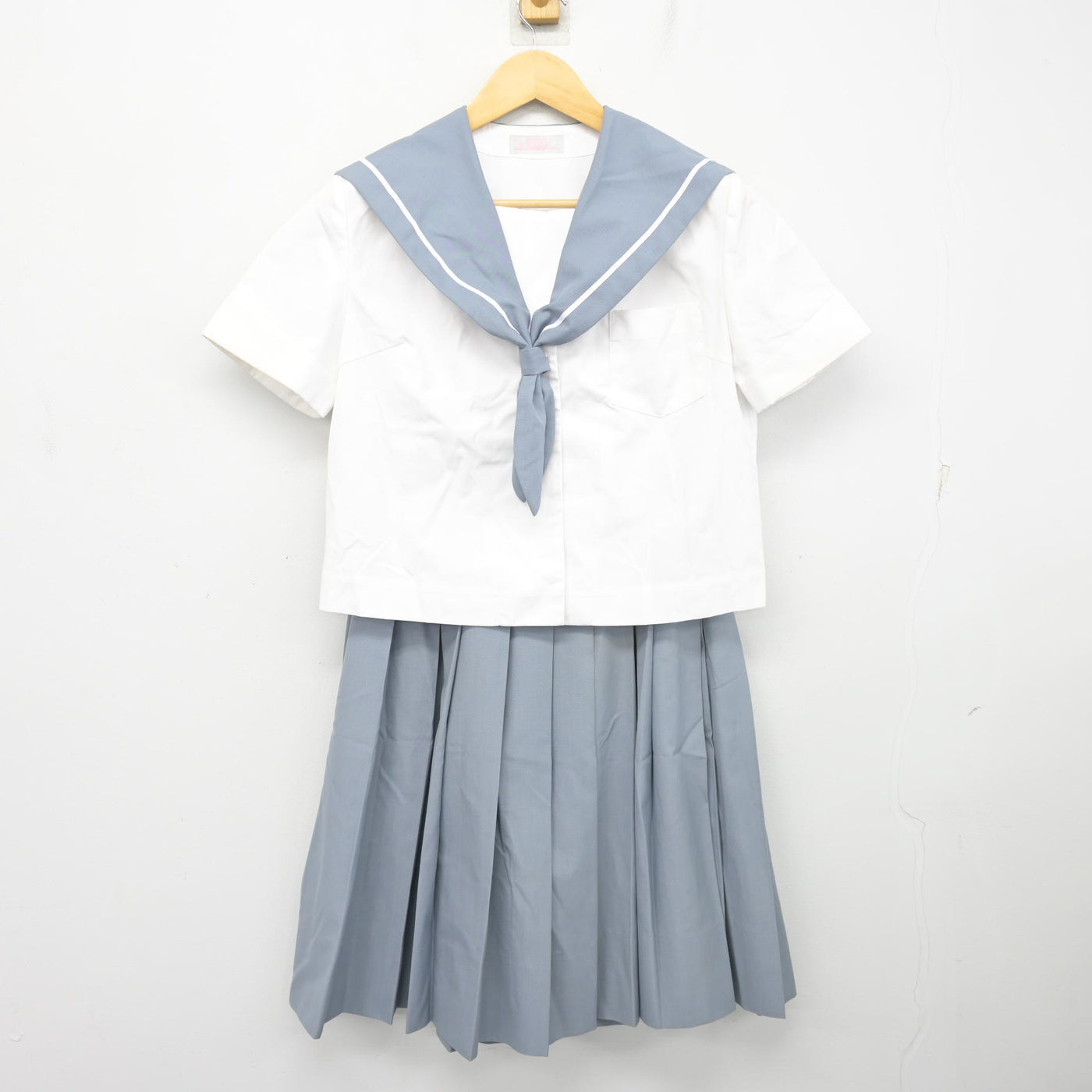 【中古】佐賀県 佐賀市立 城東中学校 女子制服 2点 (セーラー服・スカート) sf101741