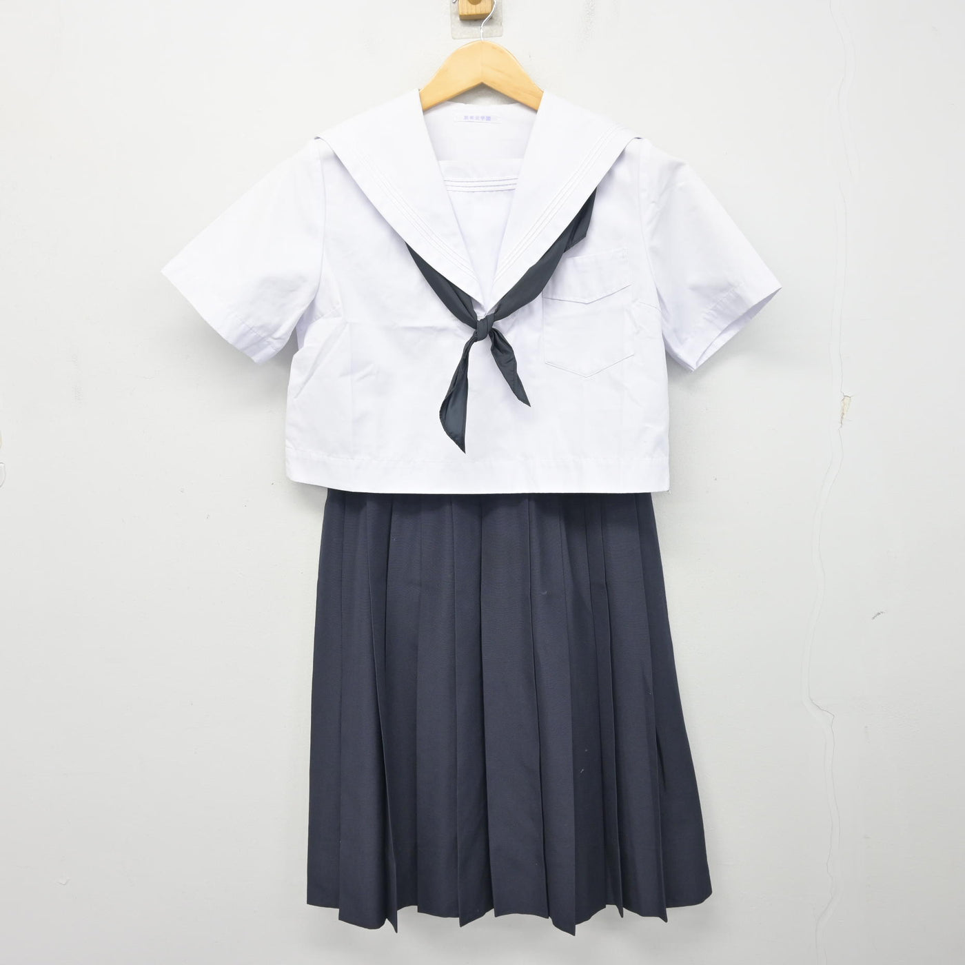 【中古】福岡県 筑紫女学園中学・高等学校 女子制服 3点 (セーラー服・スカート) sf101778