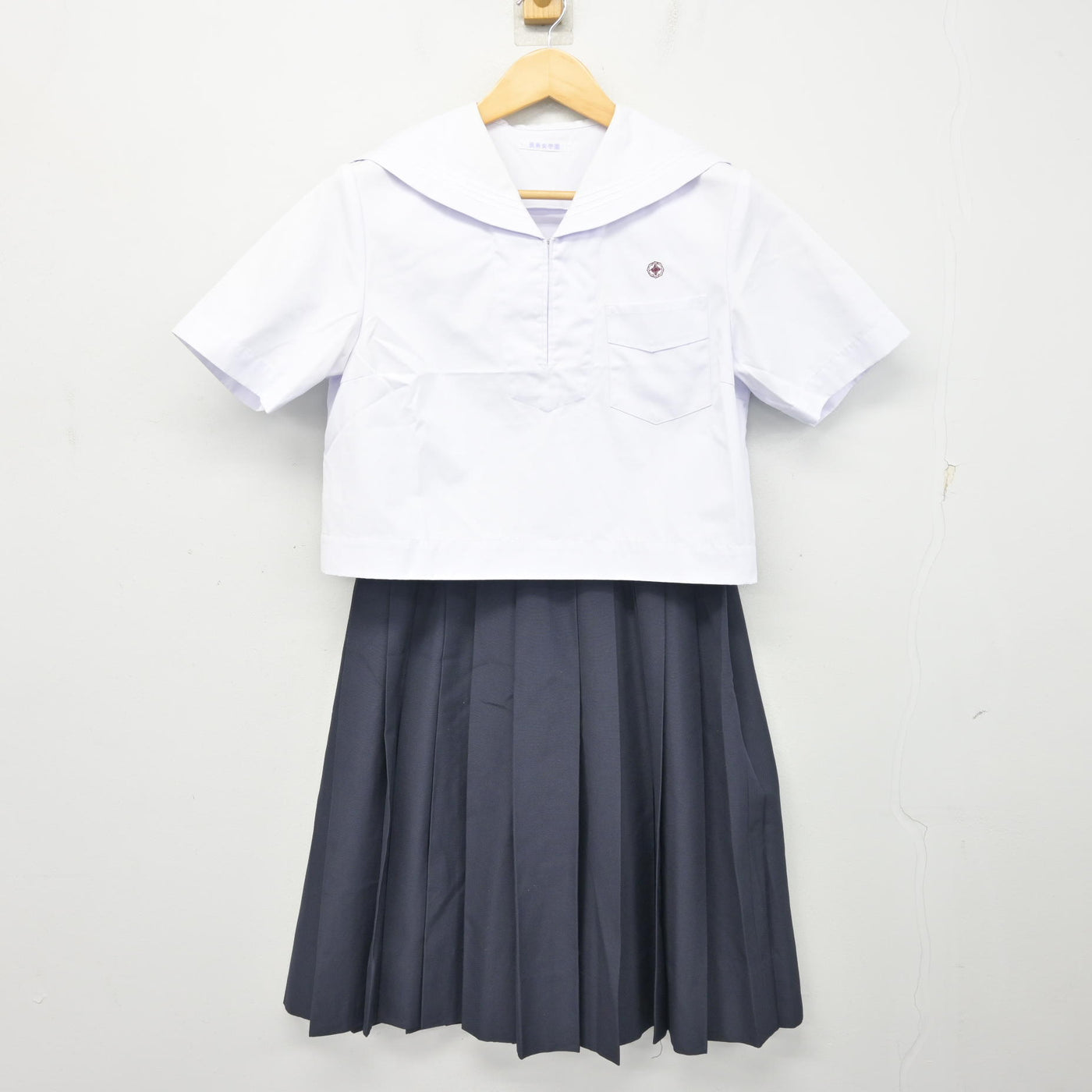 【中古】福岡県 筑紫女学園中学・高等学校 女子制服 2点 (セーラー服・スカート) sf101781