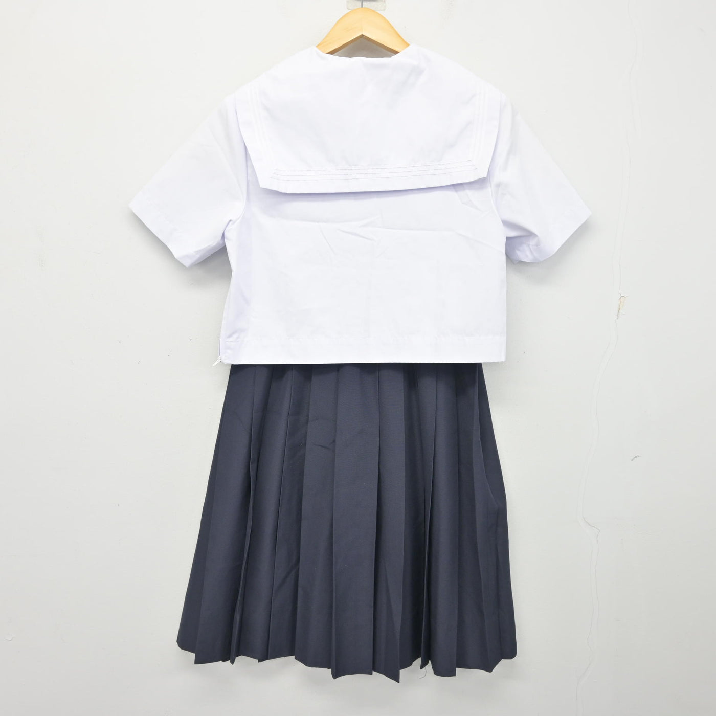 【中古】福岡県 筑紫女学園中学・高等学校 女子制服 2点 (セーラー服・スカート) sf101781