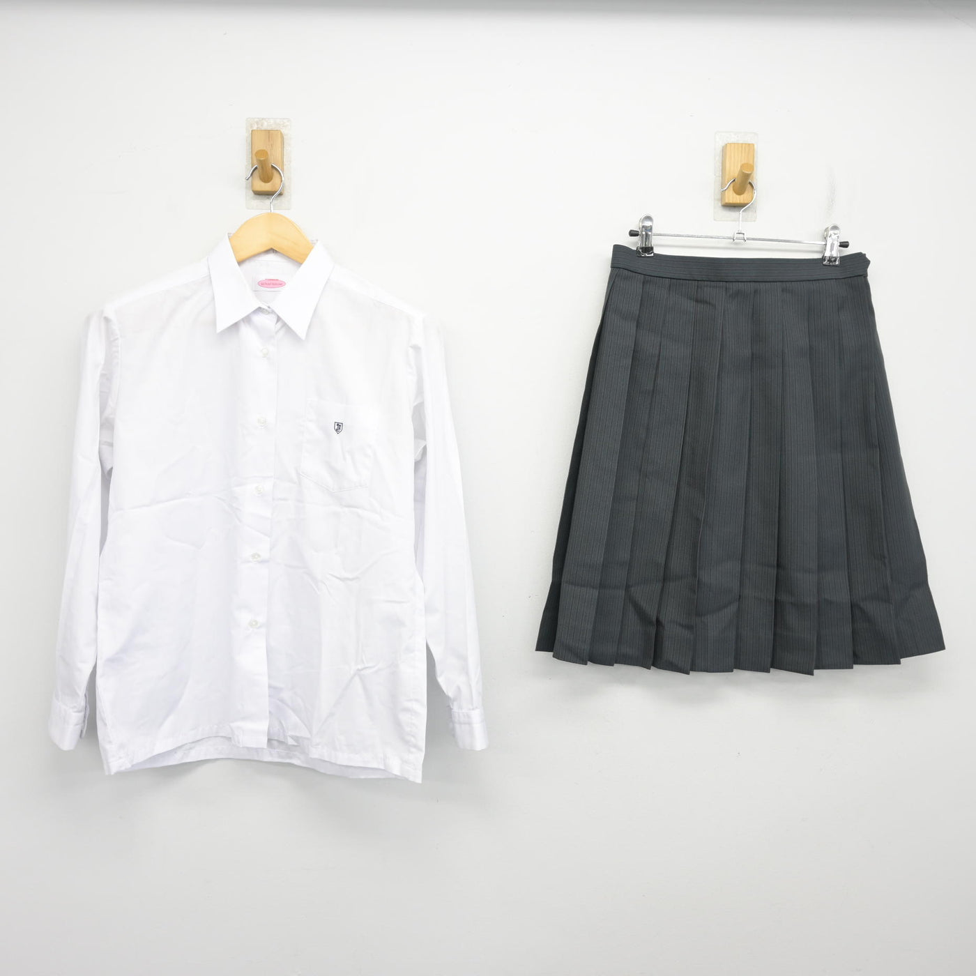 【中古】茨城県 茨城高等学校・茨城中学校 女子制服 4点 (ブレザー・シャツ・スカート) sf101786