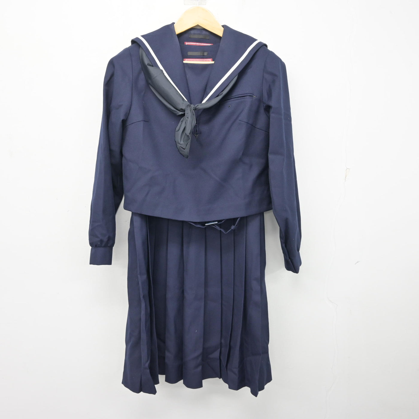 【中古】福岡県 福岡教育大学附属福岡中学校 女子制服 3点 (セーラー服・ジャンパースカート) sf101794