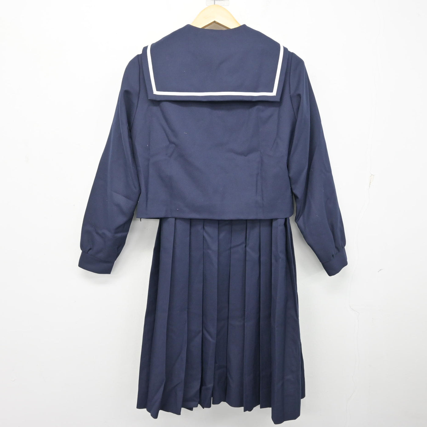 【中古】福岡県 福岡教育大学附属福岡中学校 女子制服 4点 (セーラー服・ニット・ジャンパースカート) sf101795