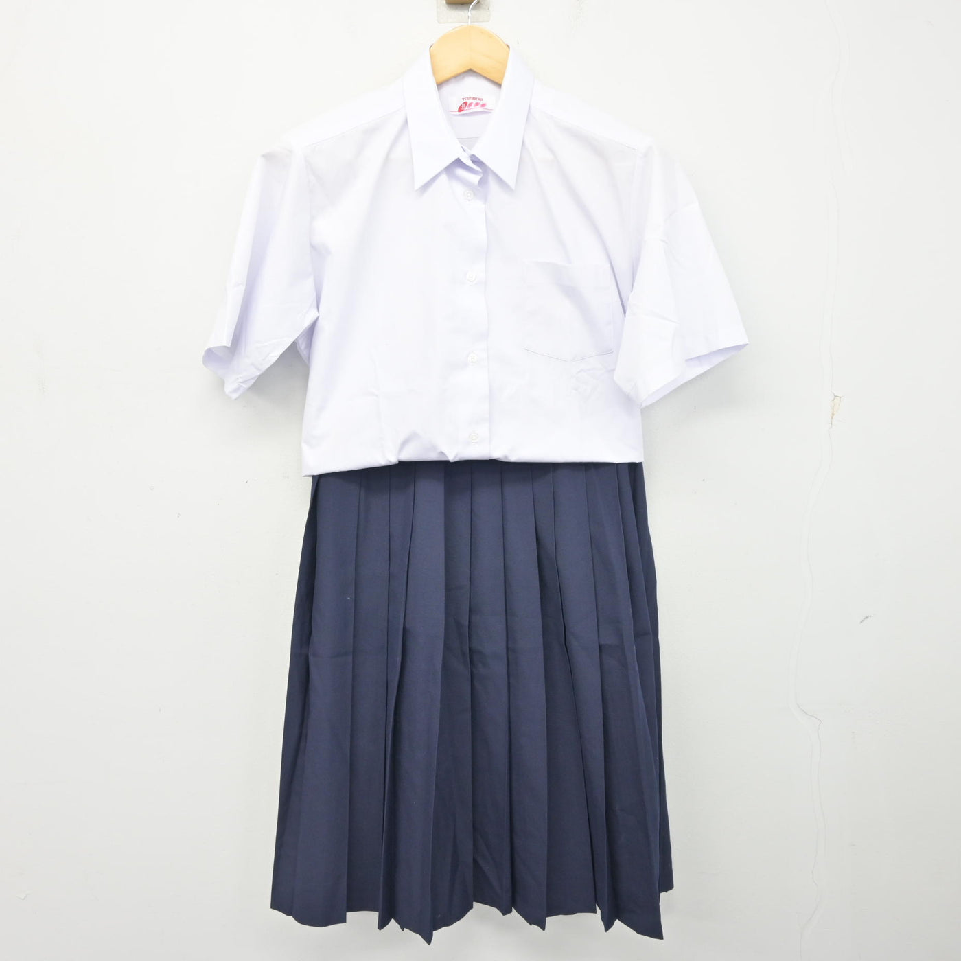 【中古】埼玉県 越谷市立北中学校 女子制服 3点 (シャツ・スカート) sf101805