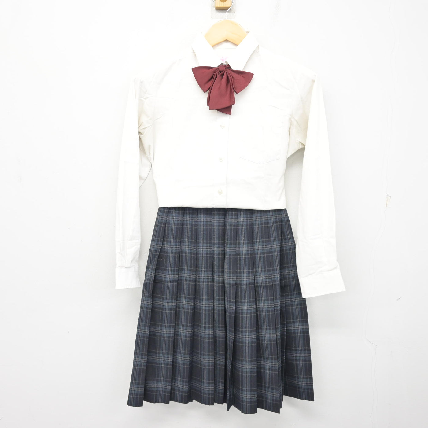 【中古】埼玉県 花咲徳栄高等学校 女子制服 4点 (ブレザー・シャツ・スカート) sf101813