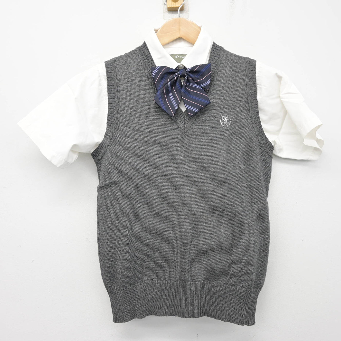【中古】東京都 目黒日本大学高等学校 女子制服 3点 (ニットベスト・シャツ) sf101828