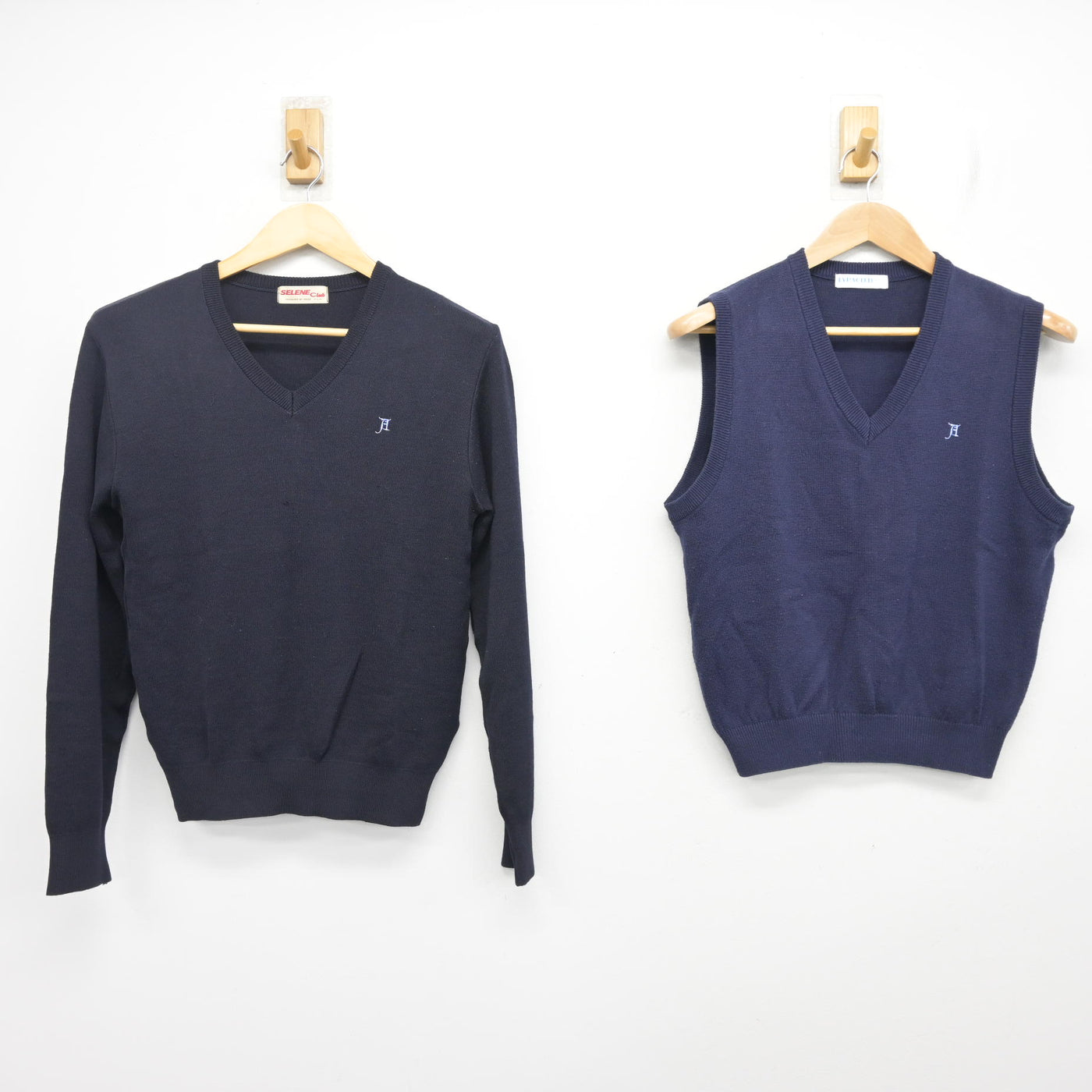 【中古】東京都 足立高等学校 女子制服 2点 (ニット・ニットベスト) sf101834