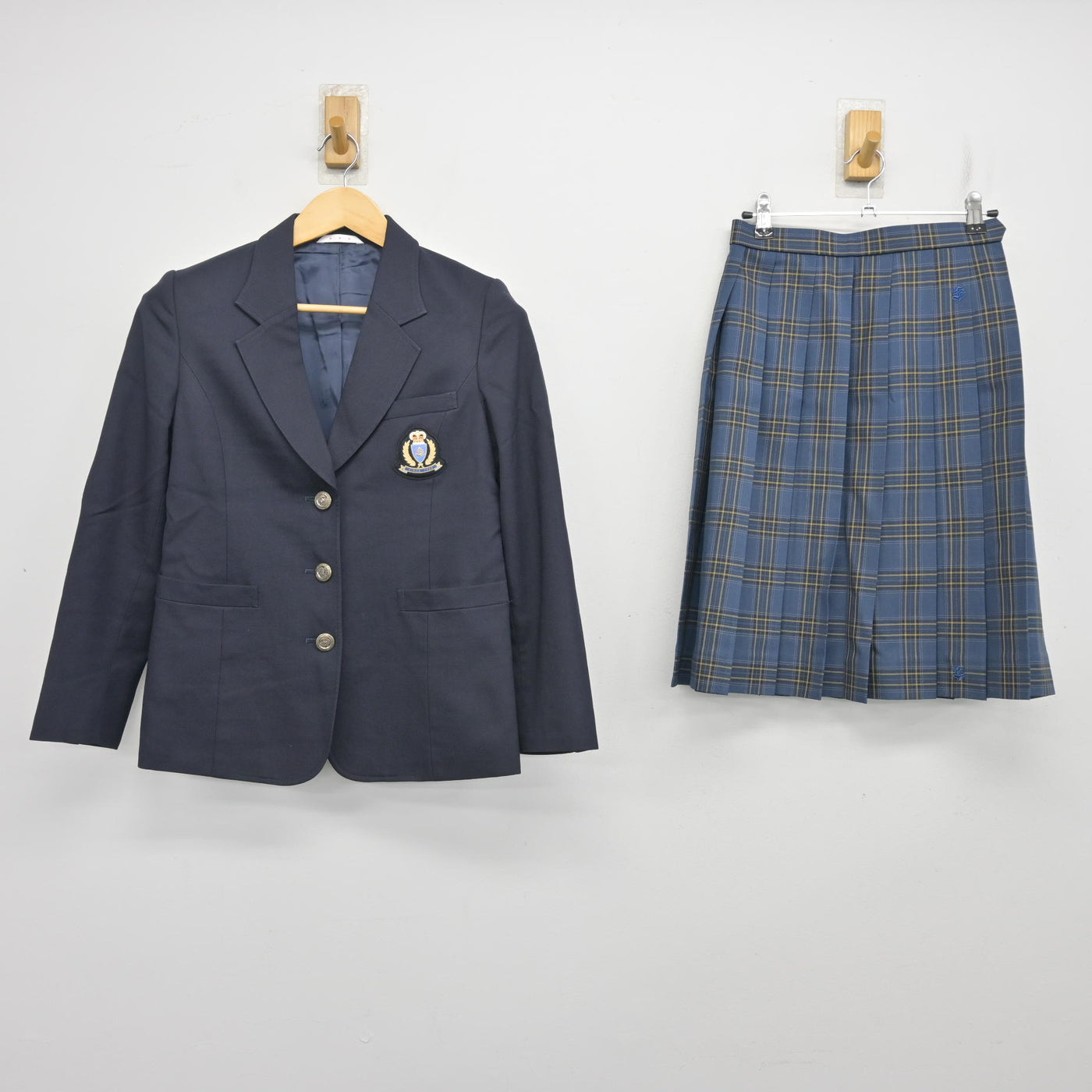 【中古】愛知県 菊武ビジネス専門学校 女子制服 2点 (ブレザー・スカート) sf101840