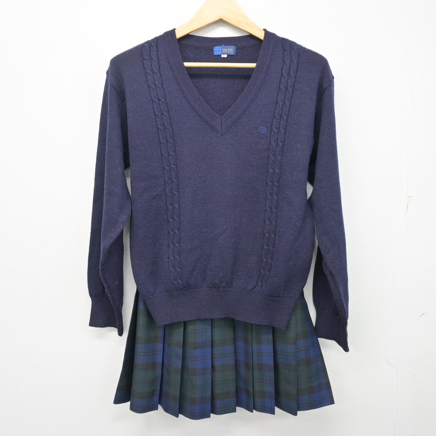 【中古】千葉県 千葉敬愛高等学校 女子制服 2点 (ニット・スカート) sf101847