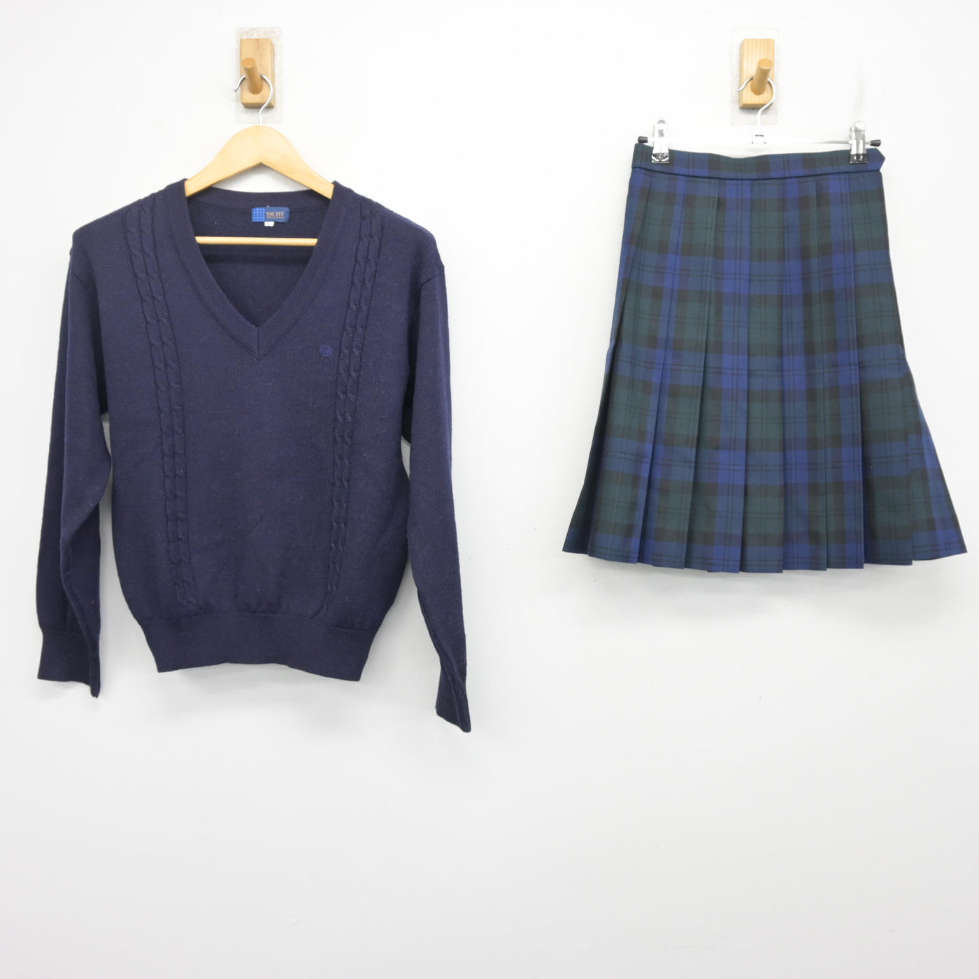 【中古】千葉県 千葉敬愛高等学校 女子制服 2点 (ニット・スカート) sf101847