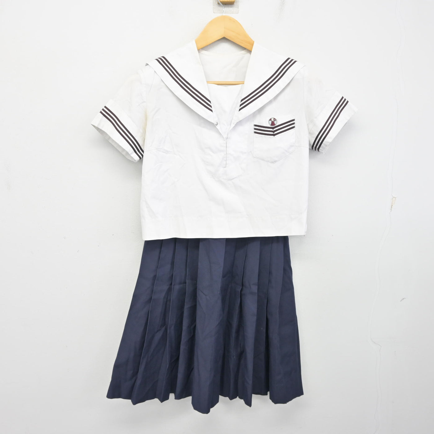 【中古】神奈川県 横浜富士見丘学園高等学校 女子制服 2点 (セーラー服・スカート) sf101937