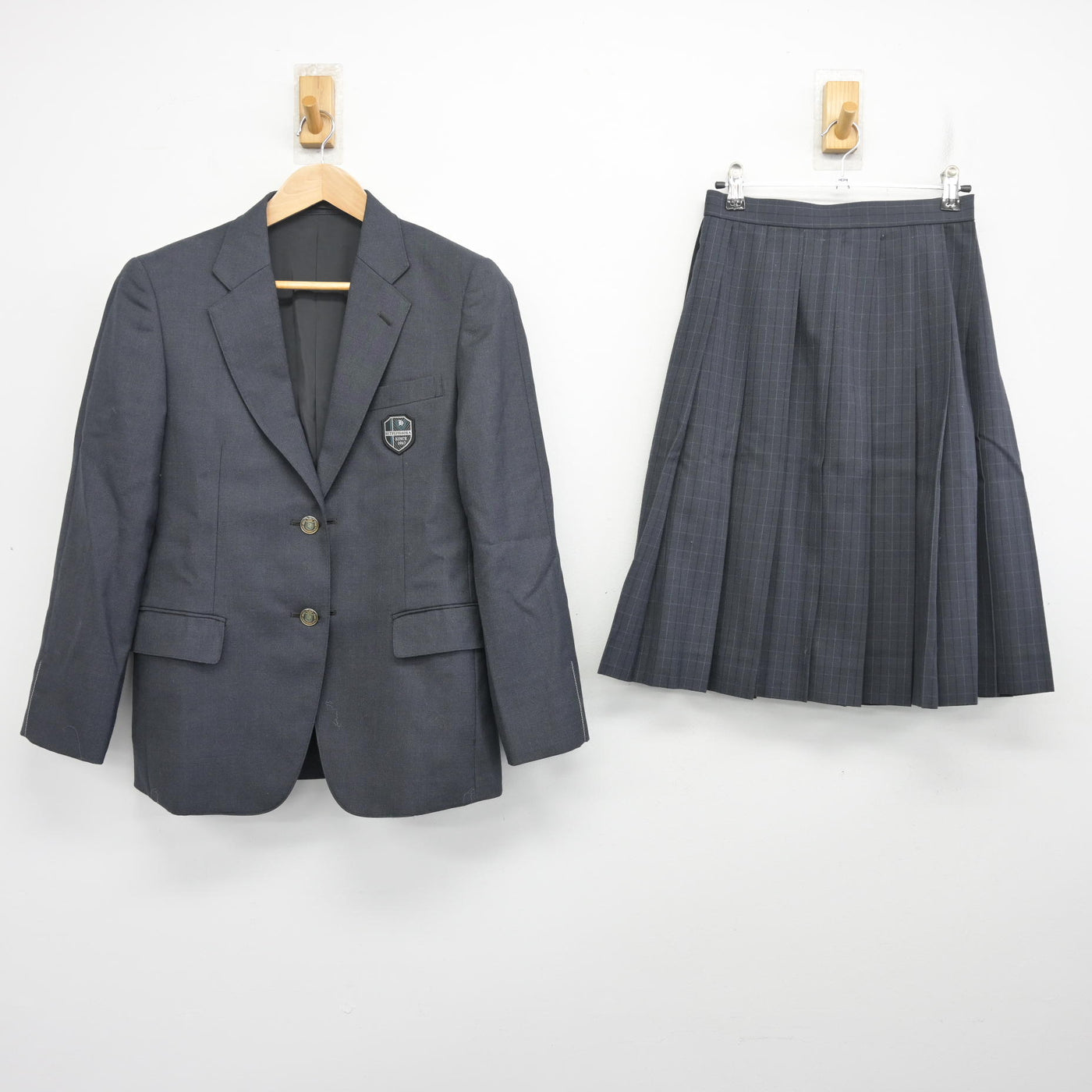 【中古】北海道 羊丘中学校 女子制服 2点 (ブレザー・スカート) sf102001