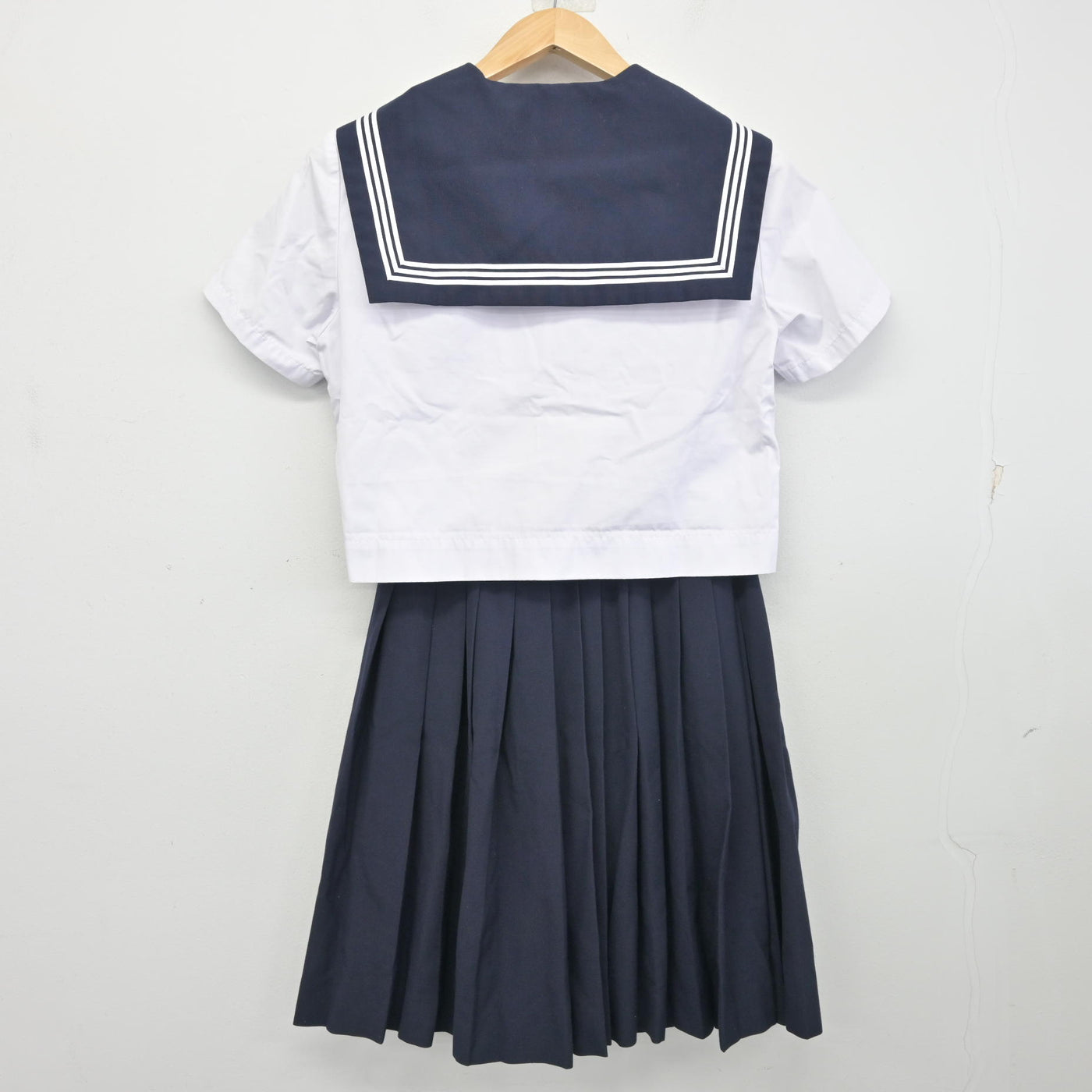 【中古】岐阜県 輪之内中学校 女子制服 2点 (セーラー服・スカート) sf102016
