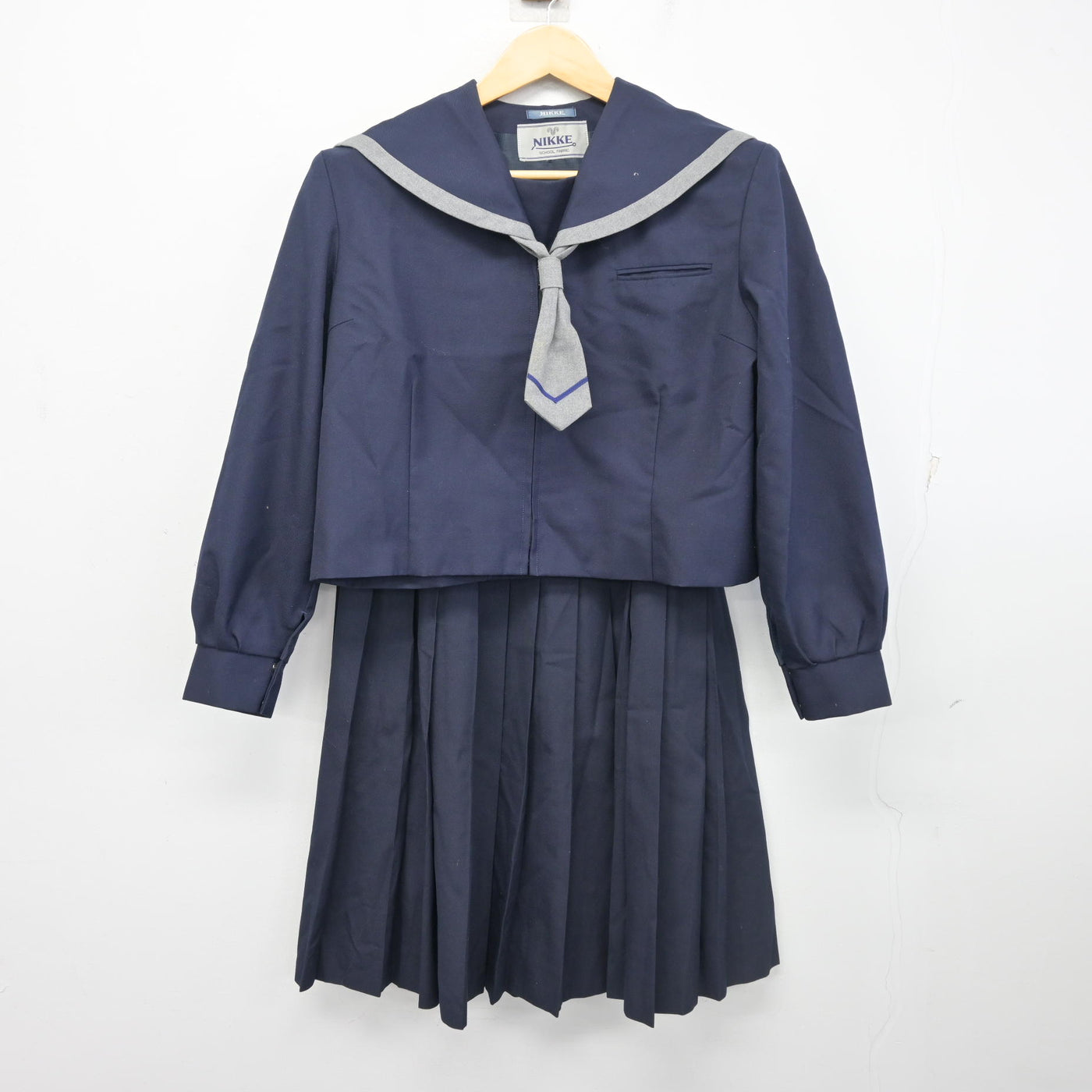 【中古】千葉県 市川市立塩浜学園 女子制服 3点 (セーラー服・スカート) sf102080