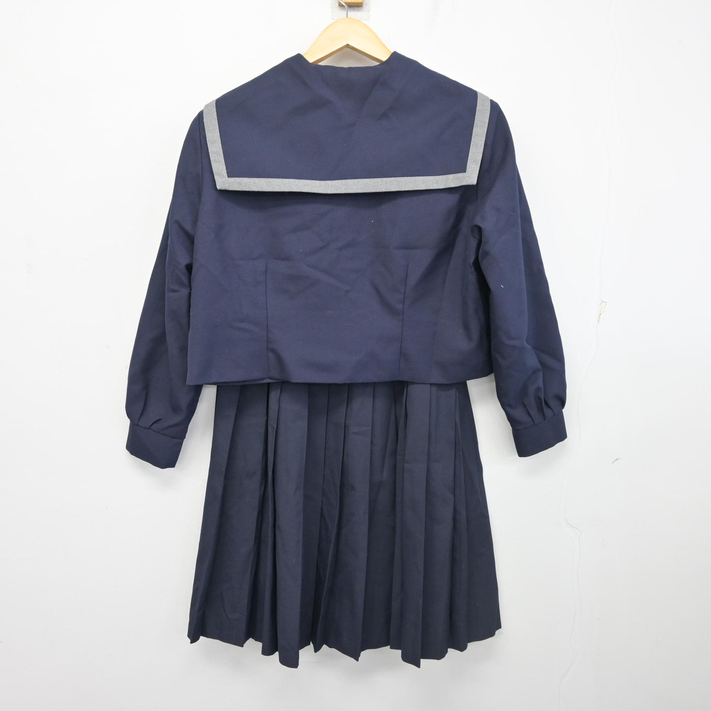 【中古】千葉県 市川市立塩浜学園 女子制服 3点 (セーラー服・スカート) sf102080