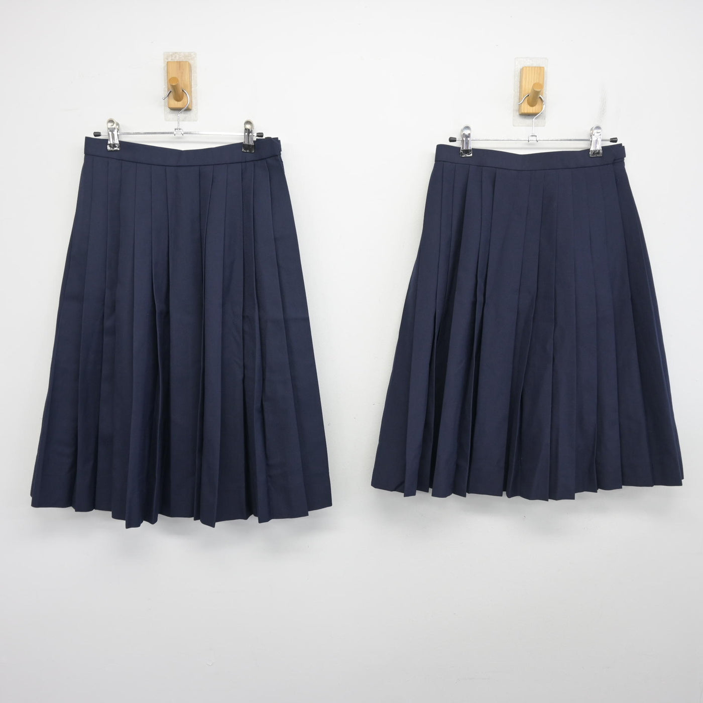 【中古】愛知県 春日井高等学校/旧制服 女子制服 4点 (セーラー服・スカート・スカート) sf102096