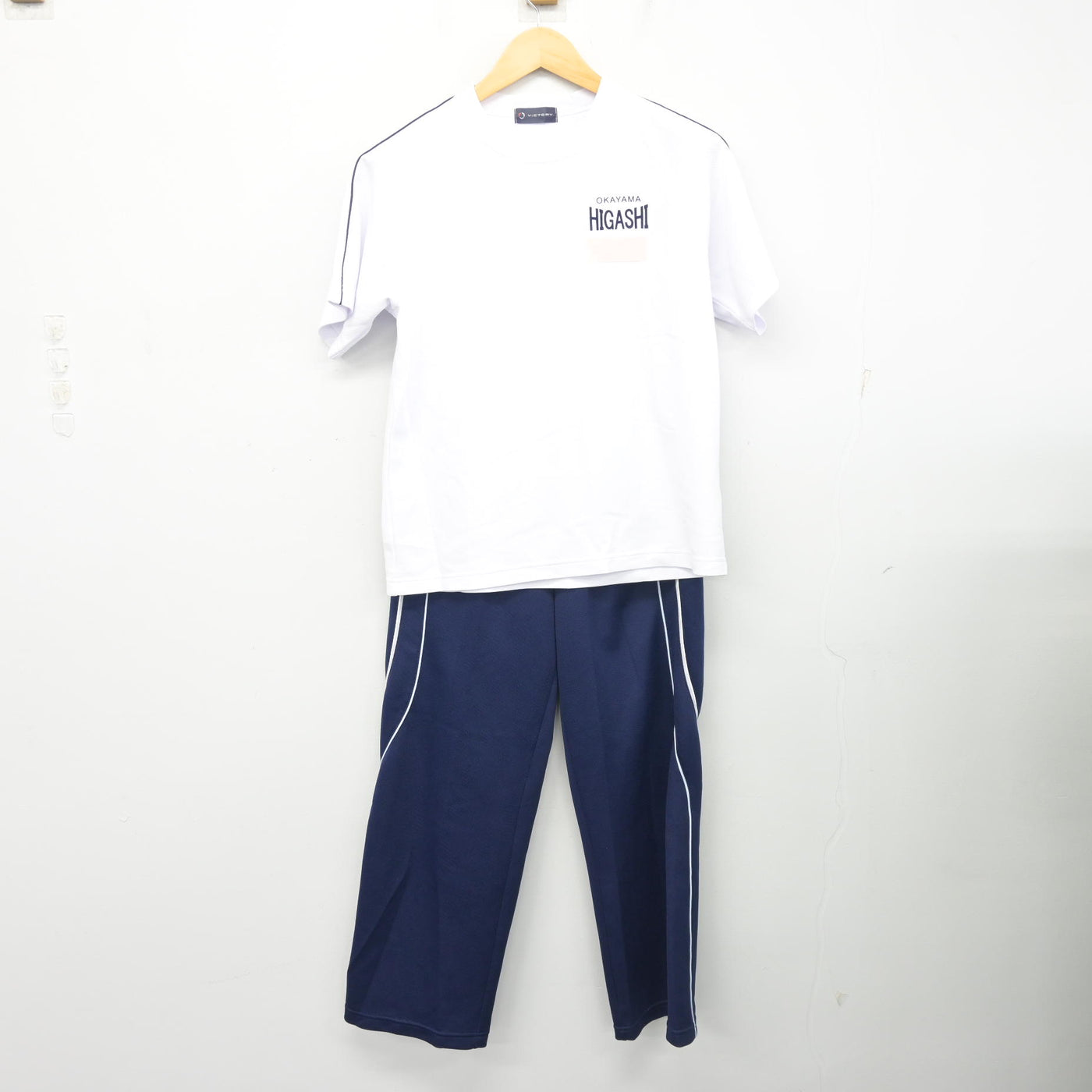 【中古】岡山県 岡山東商業高等学校 女子制服 3点 (ジャージ 上・体操服 上・ジャージ 下) sf102206