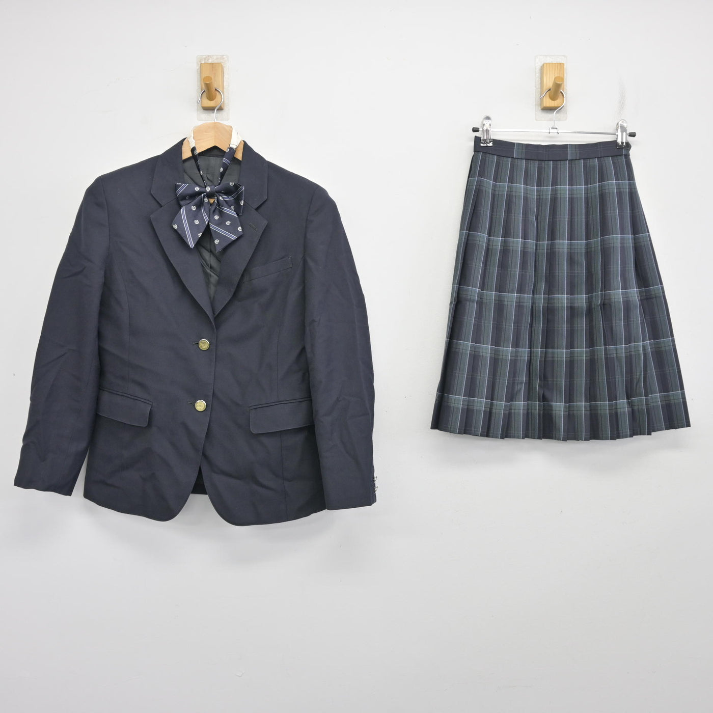 【中古】東京都 飛鳥高等学校 女子制服 4点 (ブレザー・スカート) sf102243